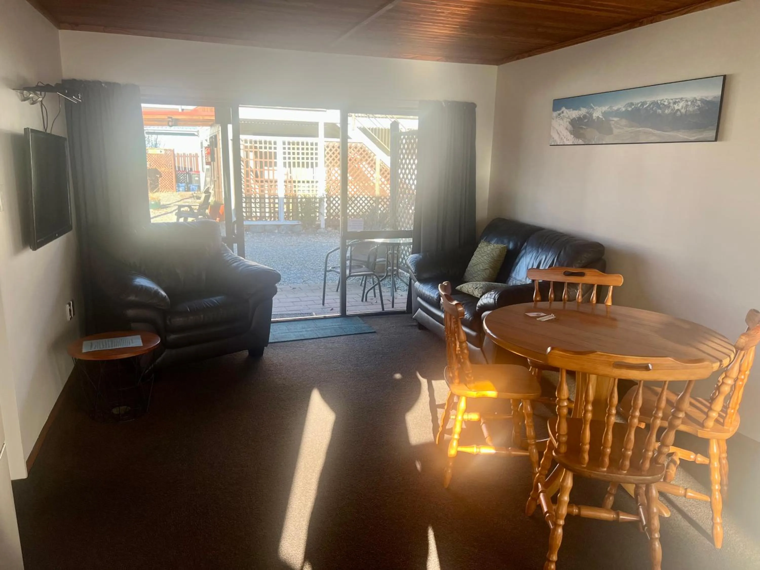 TV and multimedia in Pinewood Motels