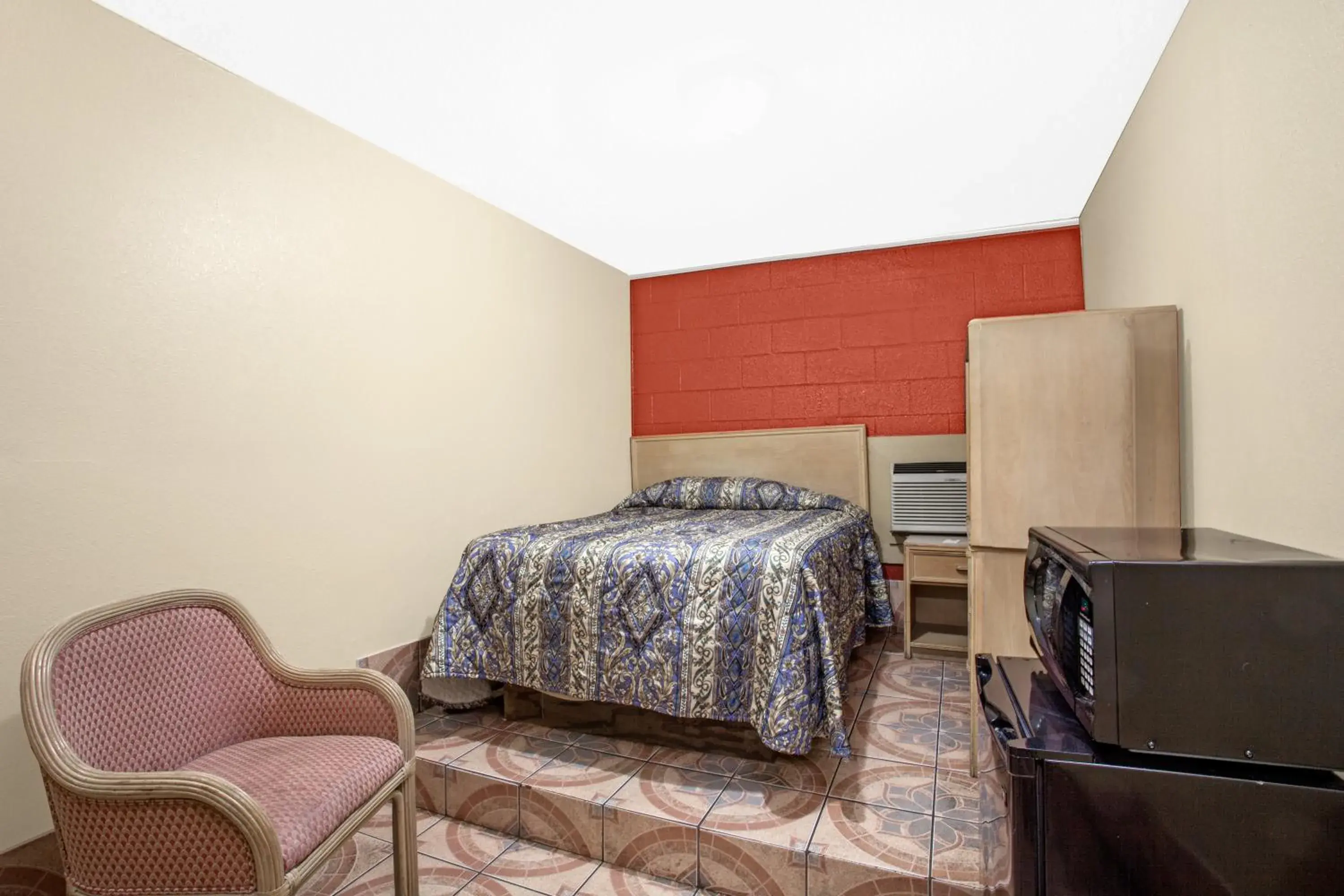 Queen Room in Knights Inn Wildersville Queen Room in Knights Inn Wildersville