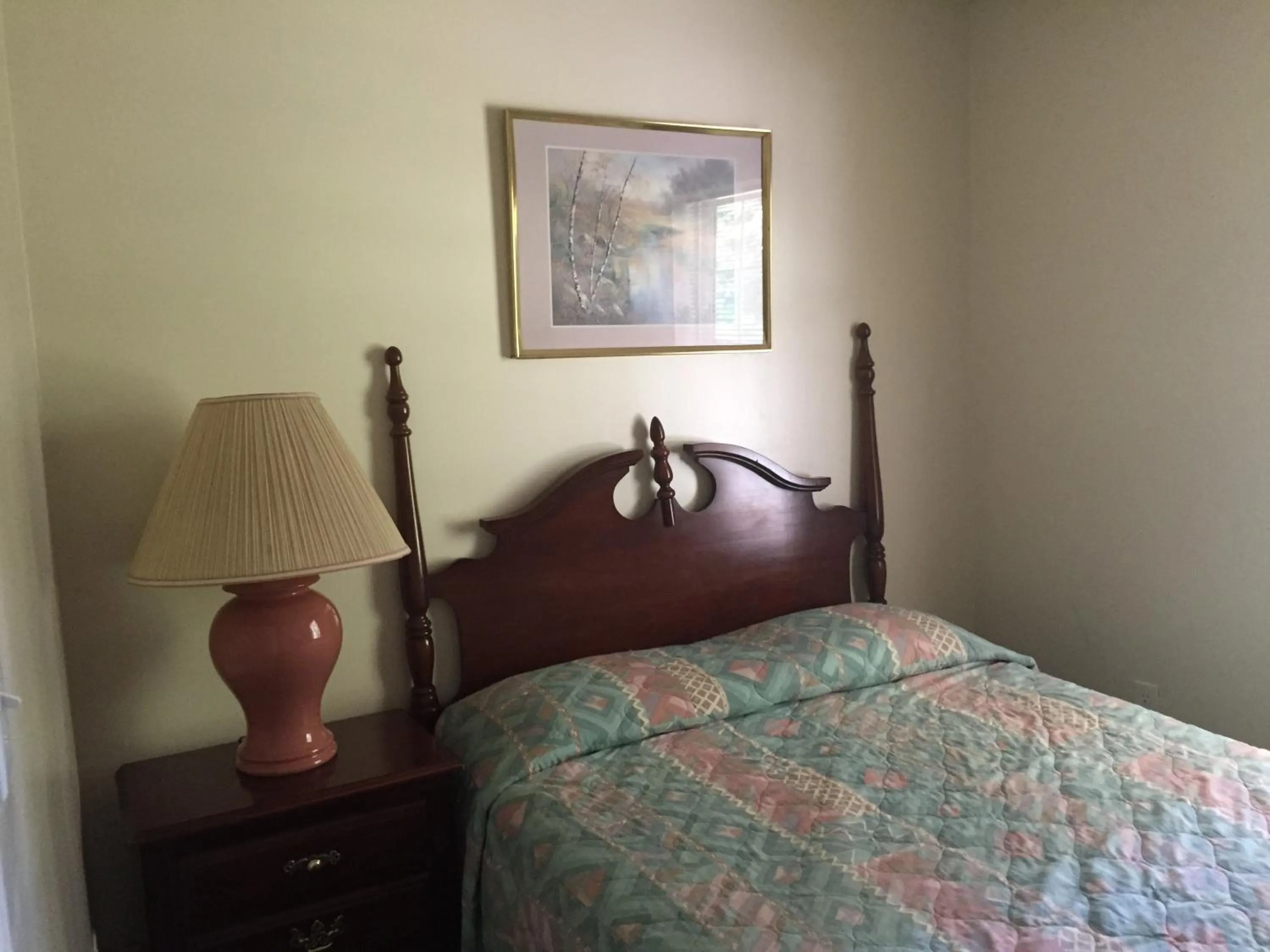 Bed in Highland Hills Motel & Cabins