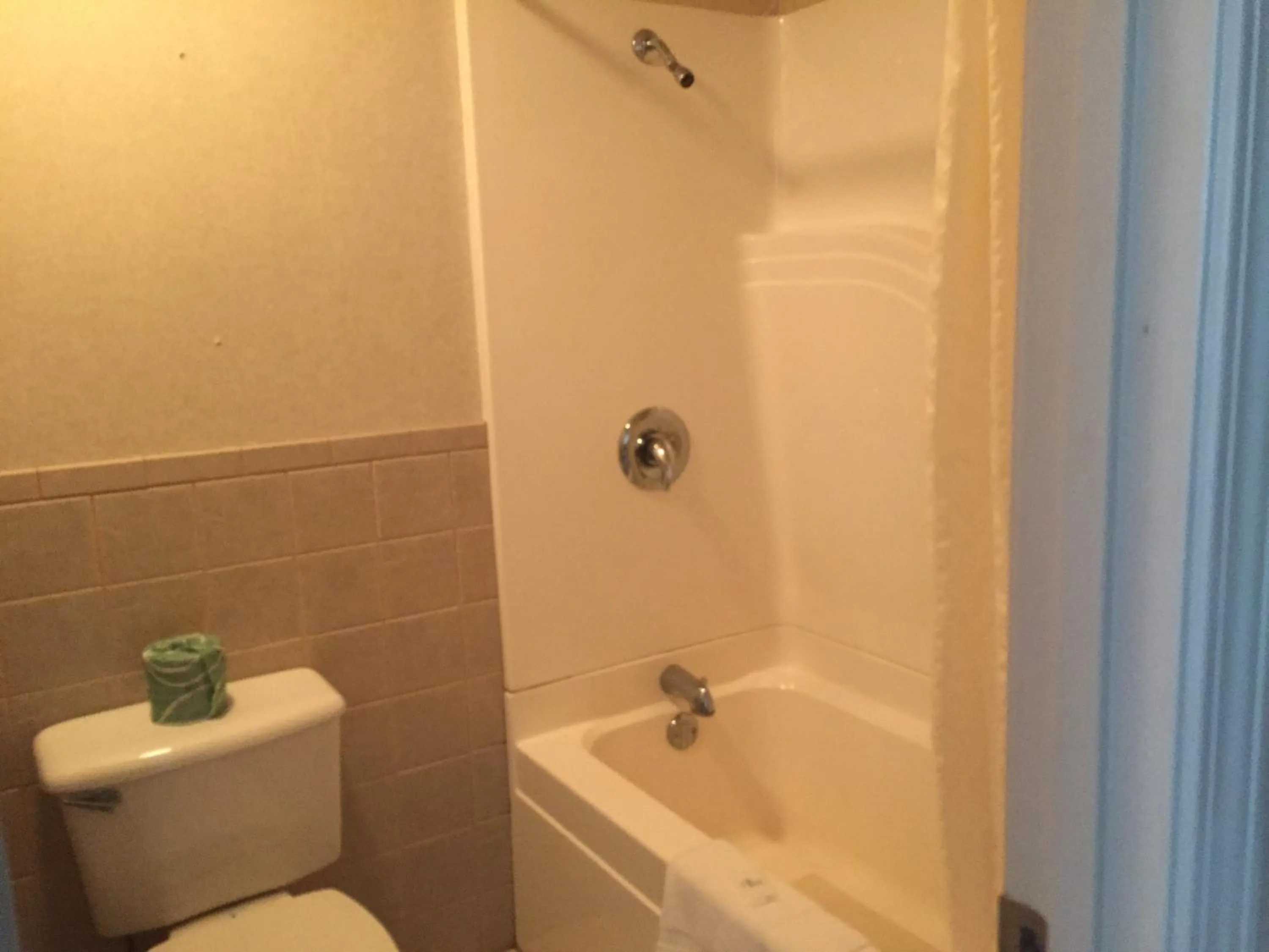 Bathroom in Highland Hills Motel & Cabins