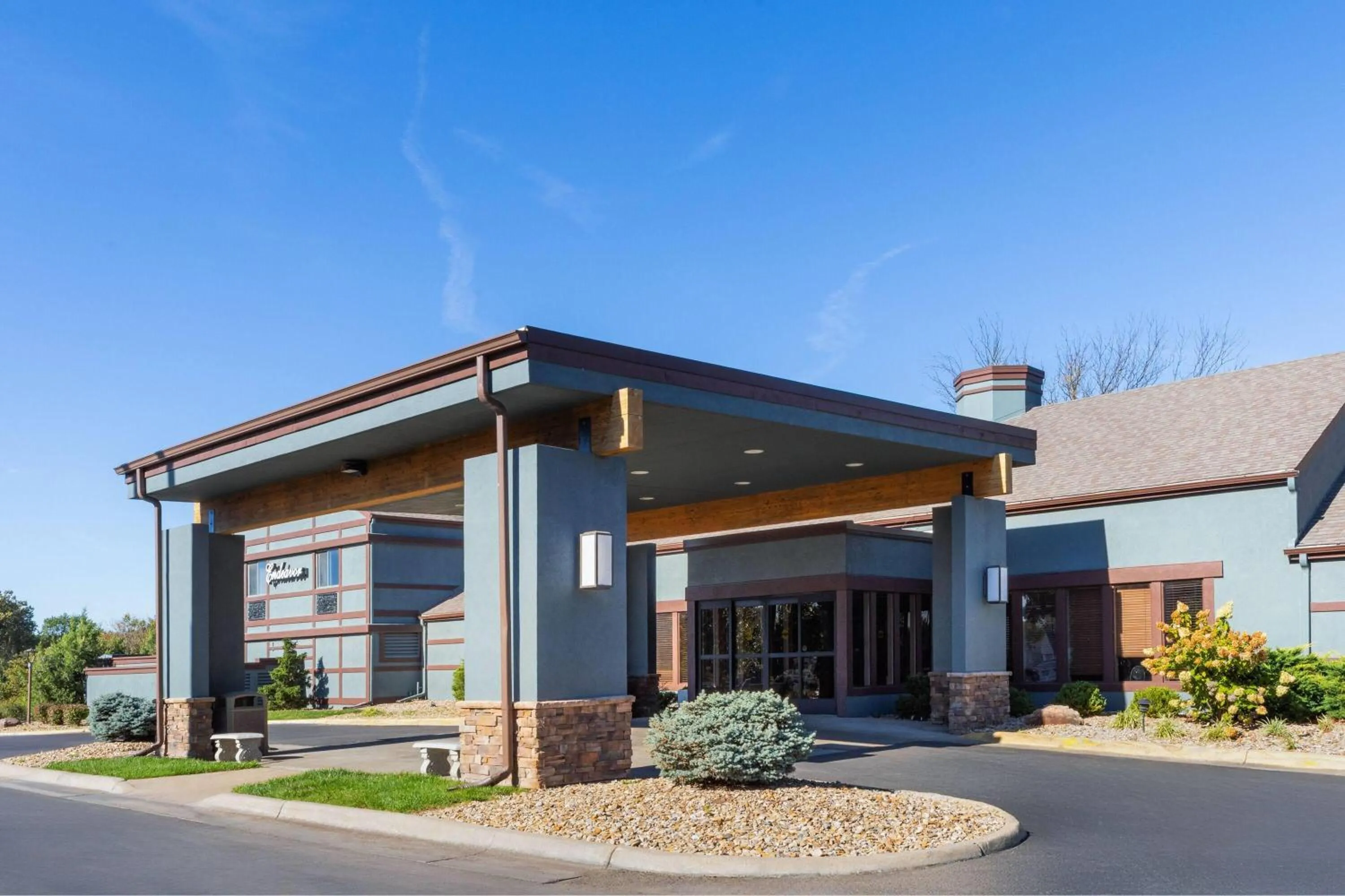 Property building in Endeavor Inn & Suites, Trademark Collection by Wyndham