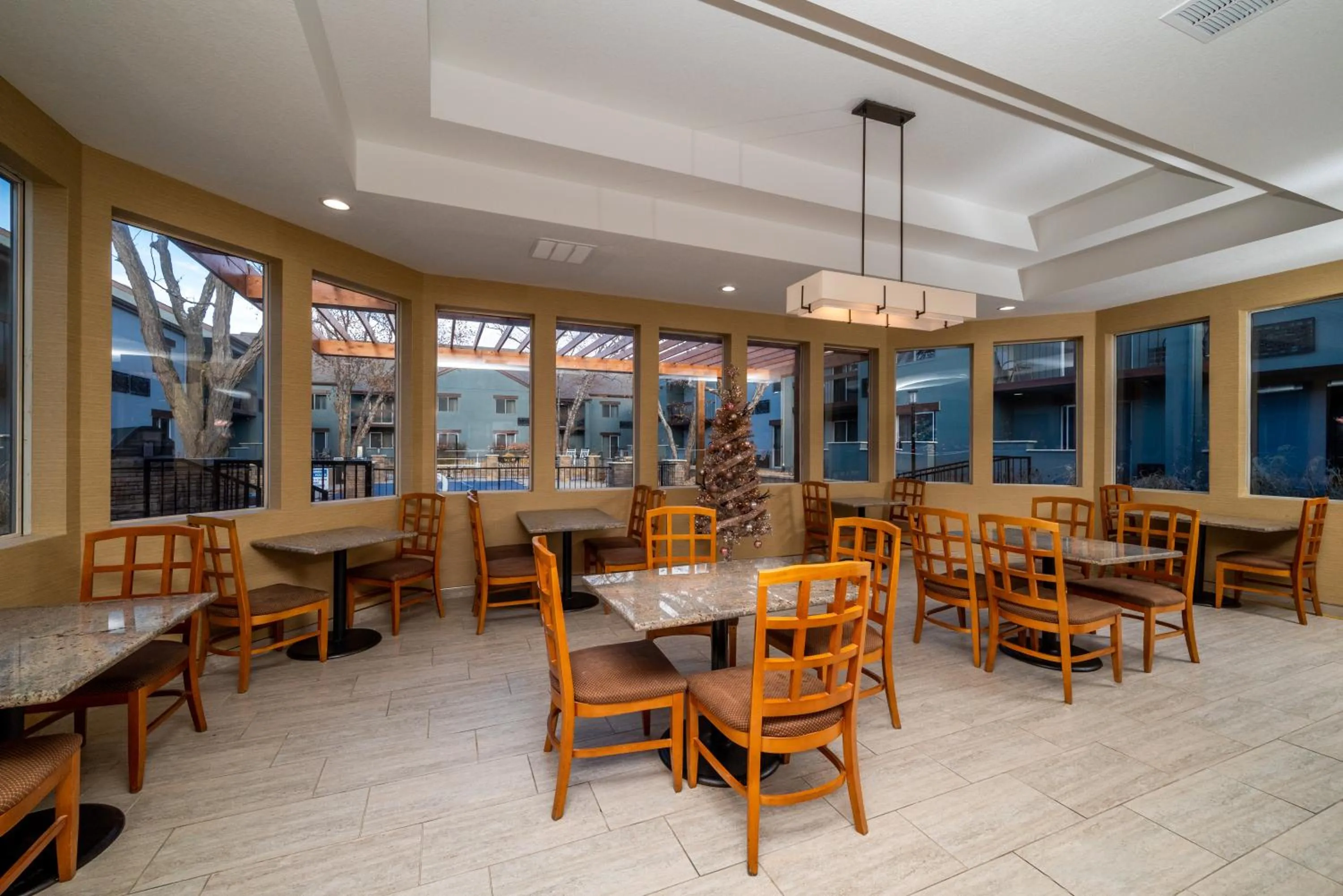 Dining area in Endeavor Inn & Suites, Trademark Collection by Wyndham
