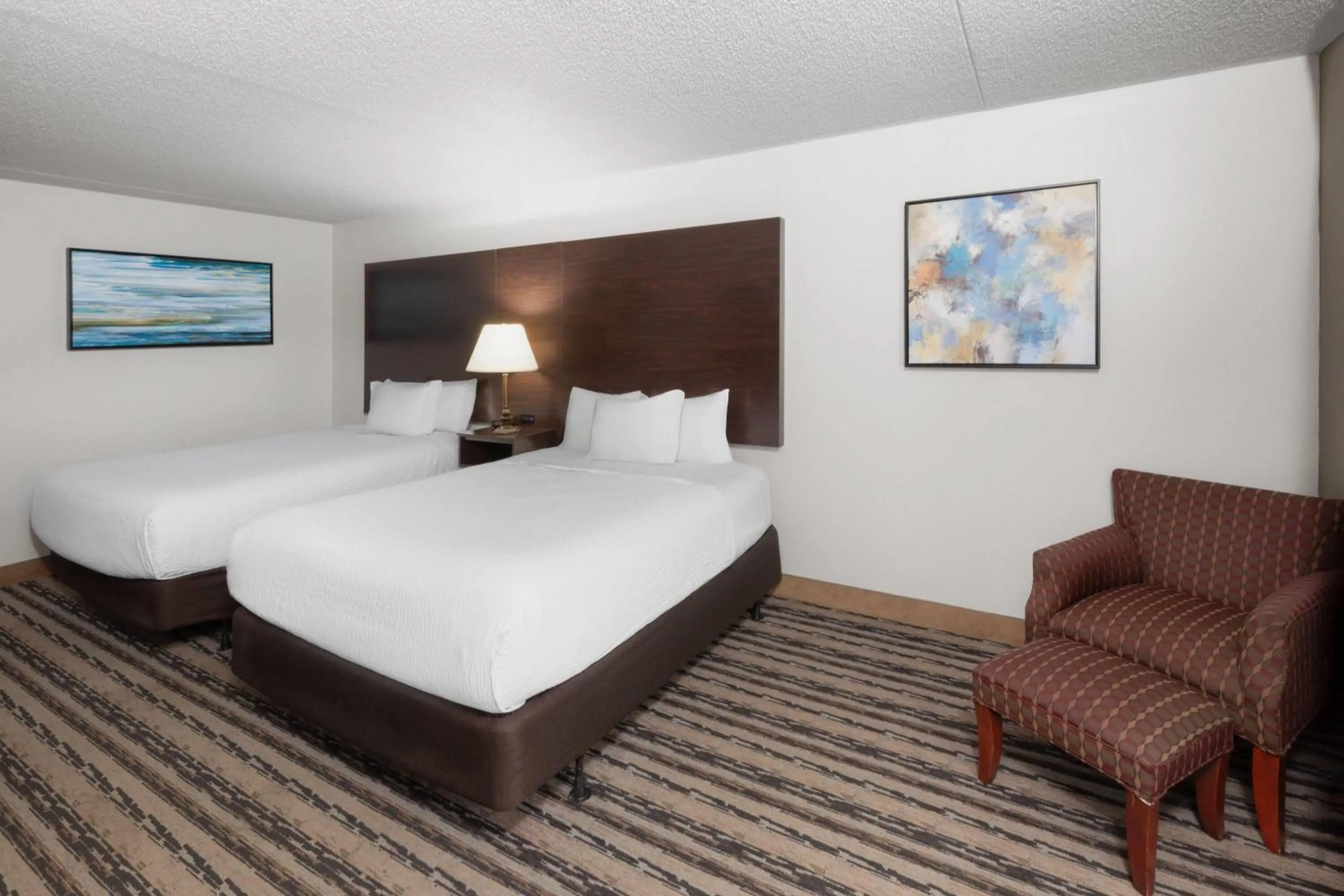 Photo of the whole room, Bed in Endeavor Inn & Suites, Trademark Collection by Wyndham