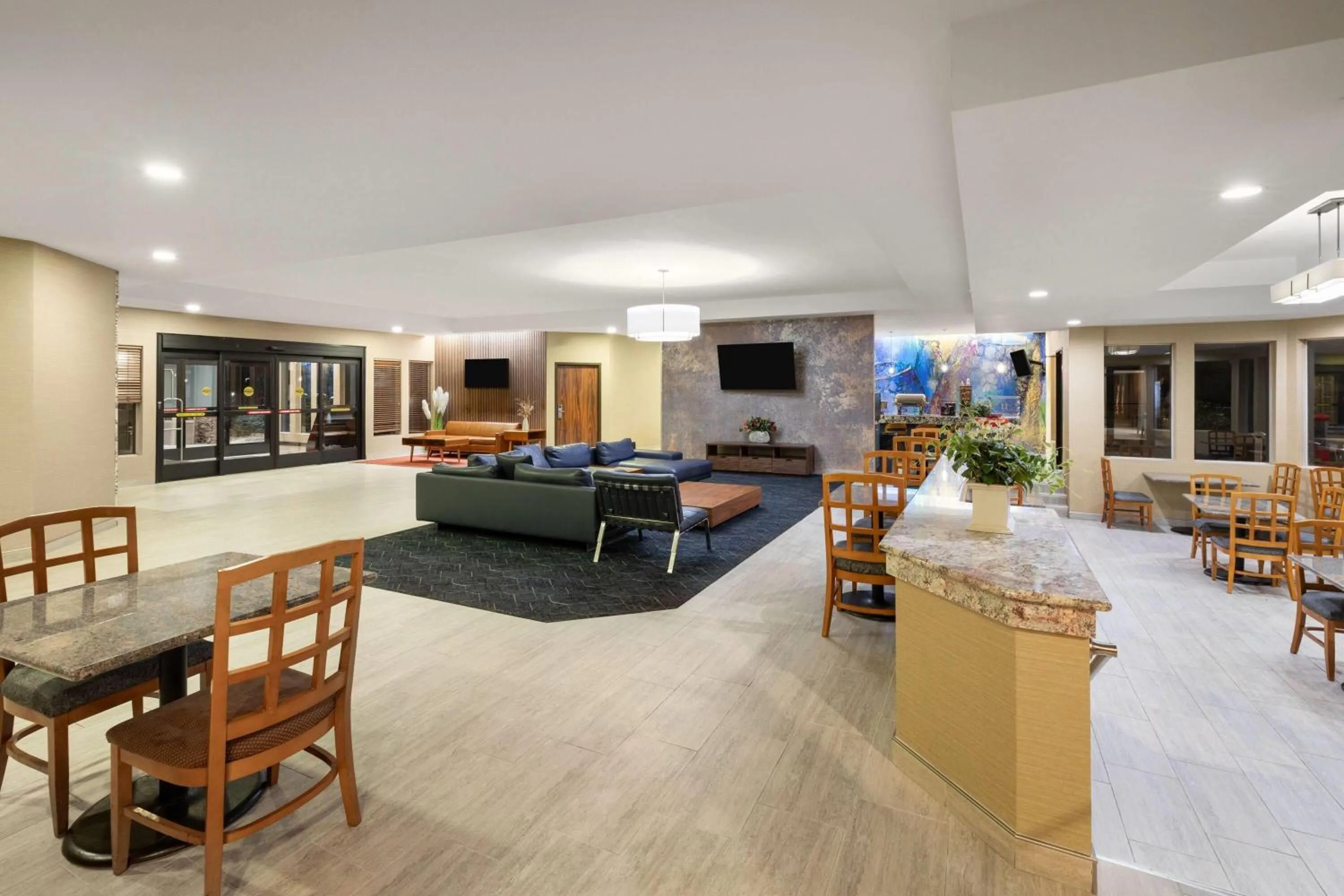 Lobby or reception in Endeavor Inn & Suites, Trademark Collection by Wyndham