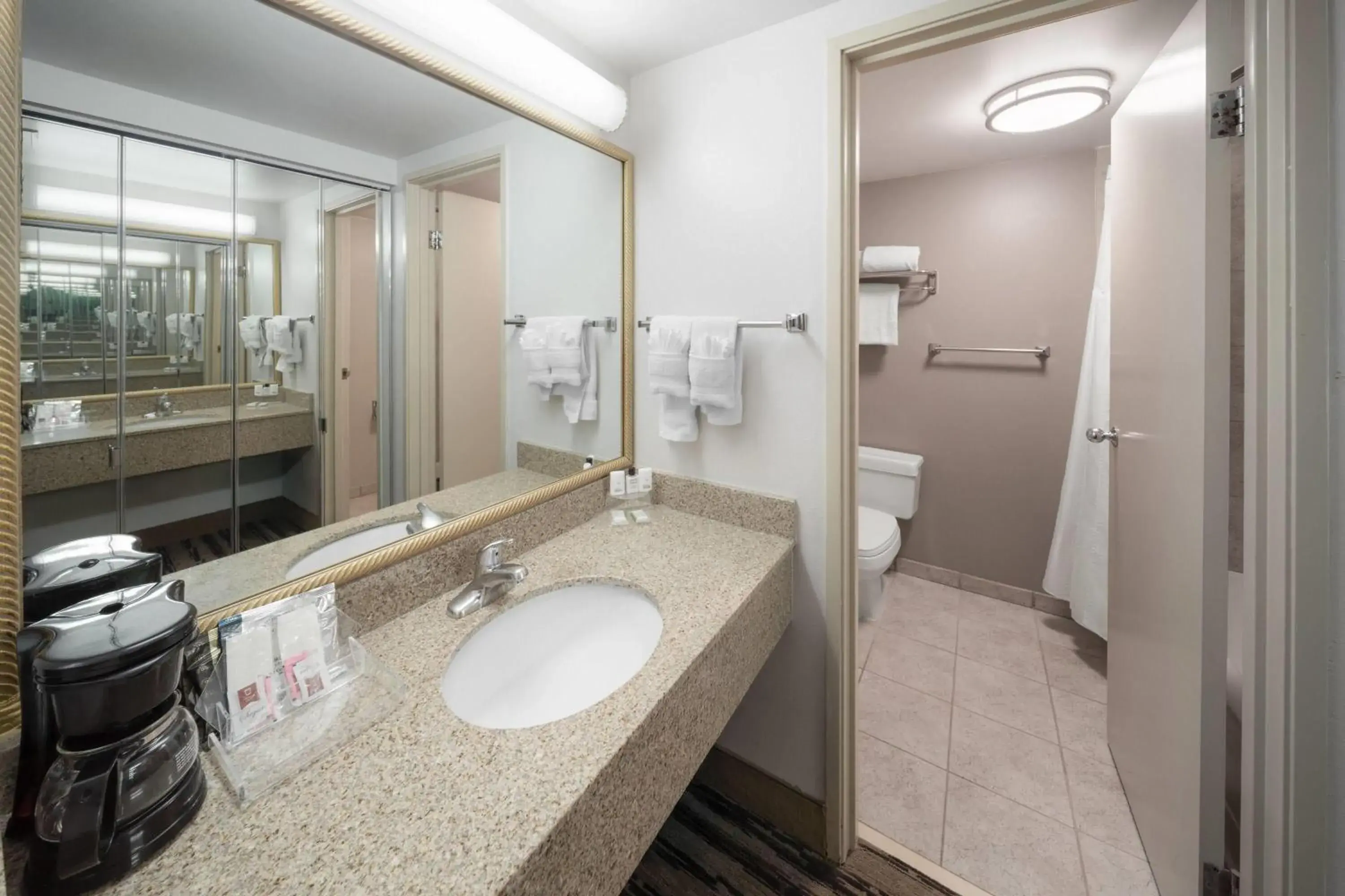 King Room with Poolside View, Non-Smoking in Endeavor Inn & Suites, Trademark Collection by Wyndham King Room with Poolside View, Non-Smoking in Endeavor Inn & Suites, Trademark Collection by Wyndham