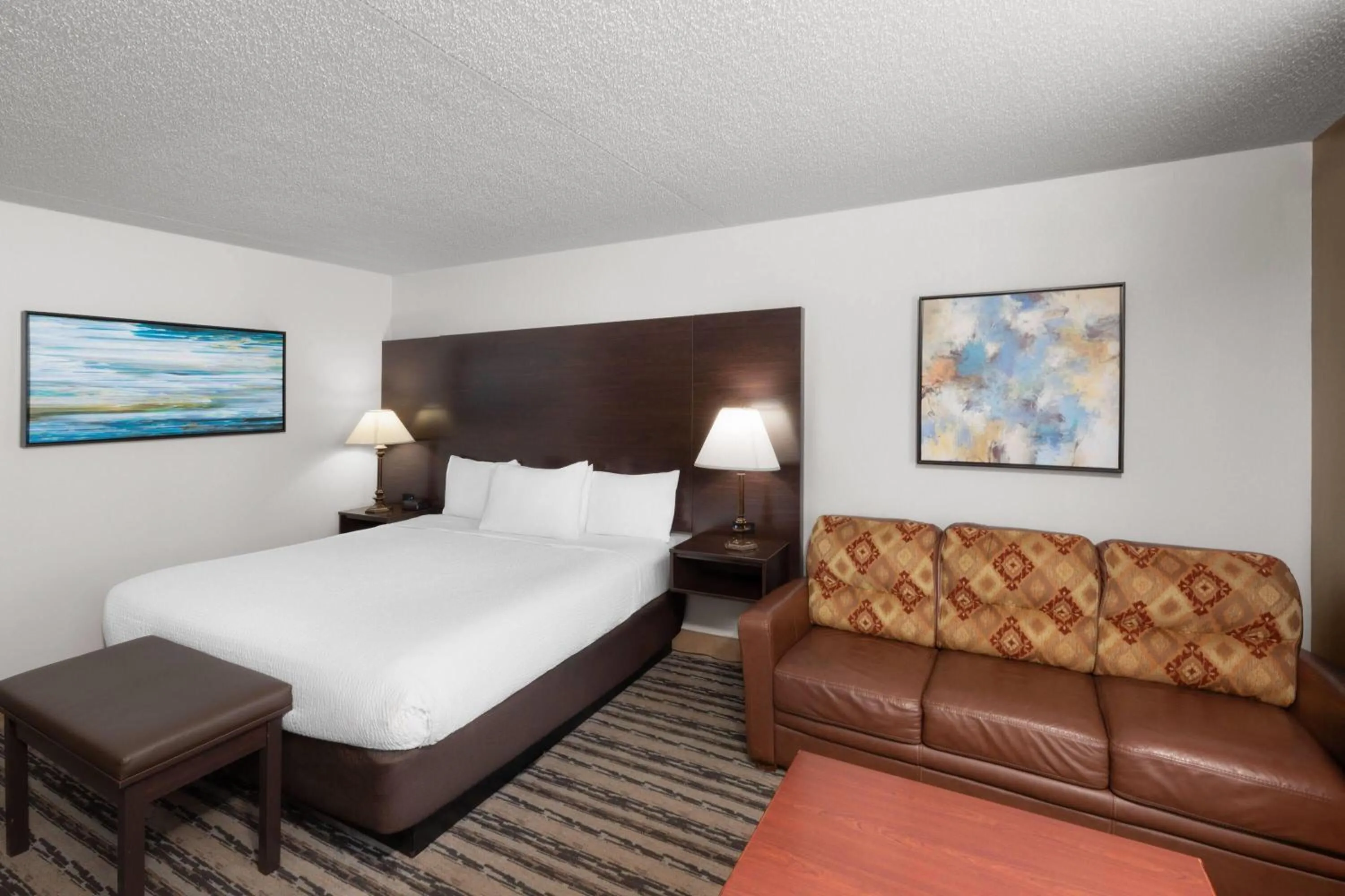 Photo of the whole room, Bed in Endeavor Inn & Suites, Trademark Collection by Wyndham