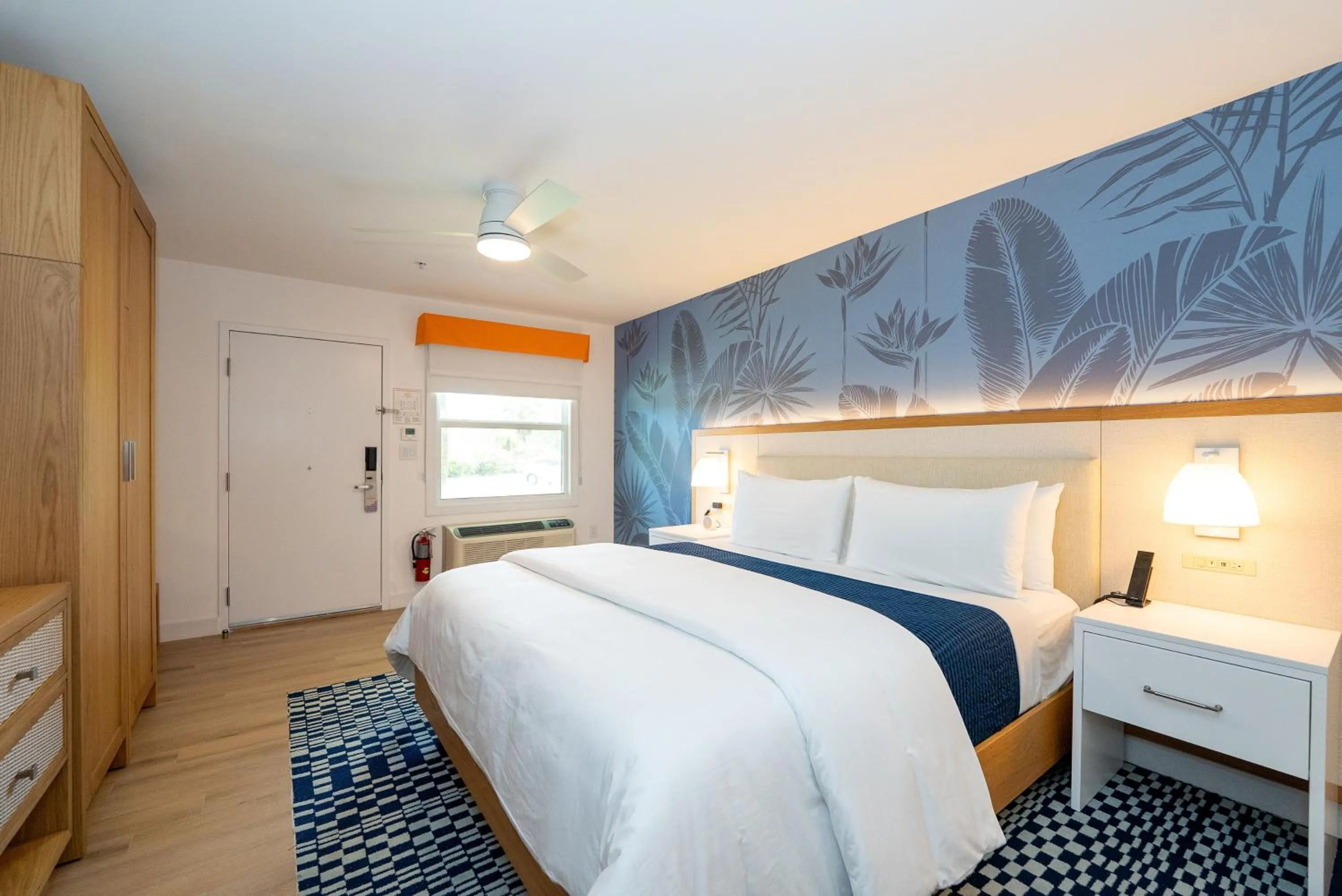 Photo of the whole room, Bed in The Sunshine Hotel and Suites