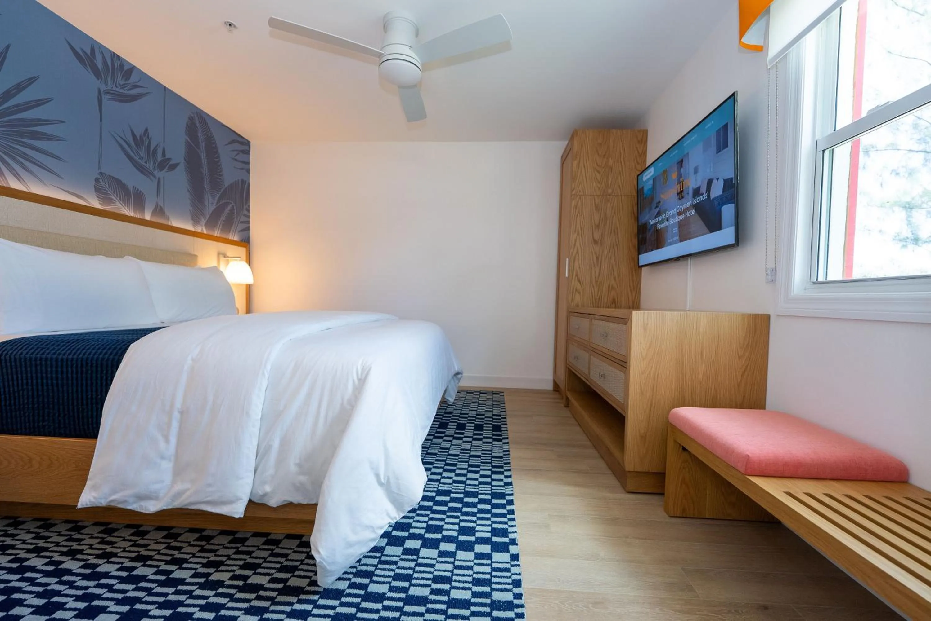 Photo of the whole room, Bed in The Sunshine Hotel and Suites