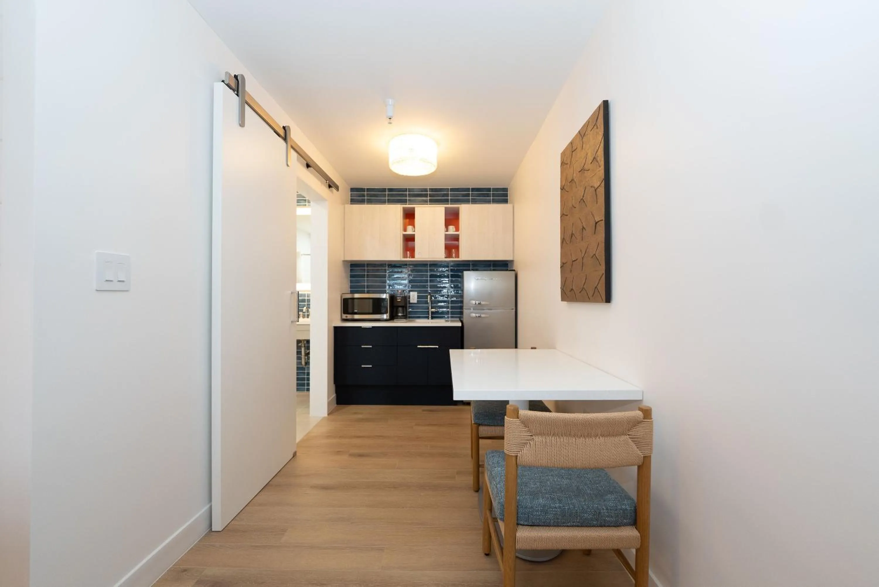 Kitchen or kitchenette in The Sunshine Hotel and Suites