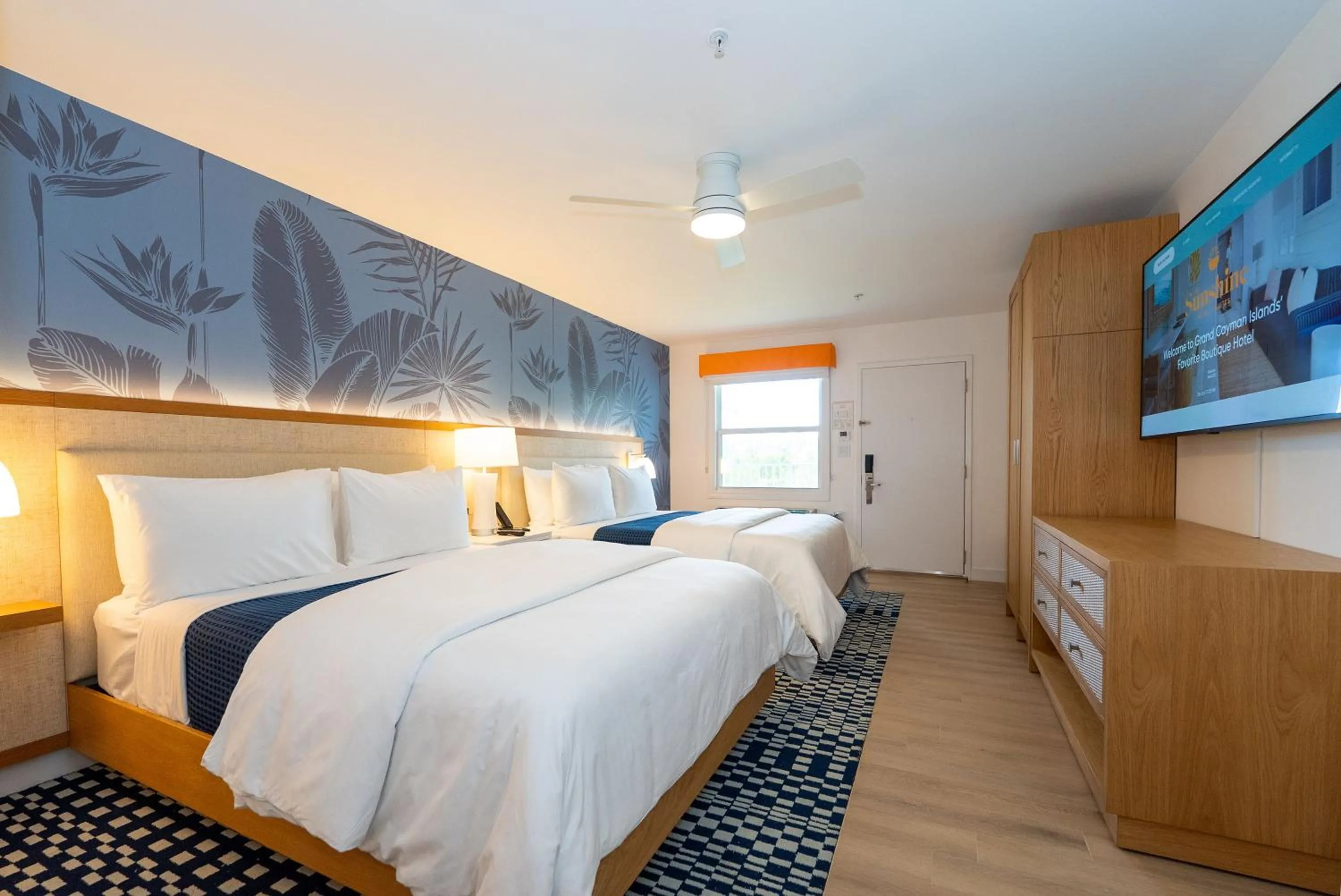 Photo of the whole room, Bed in The Sunshine Hotel and Suites