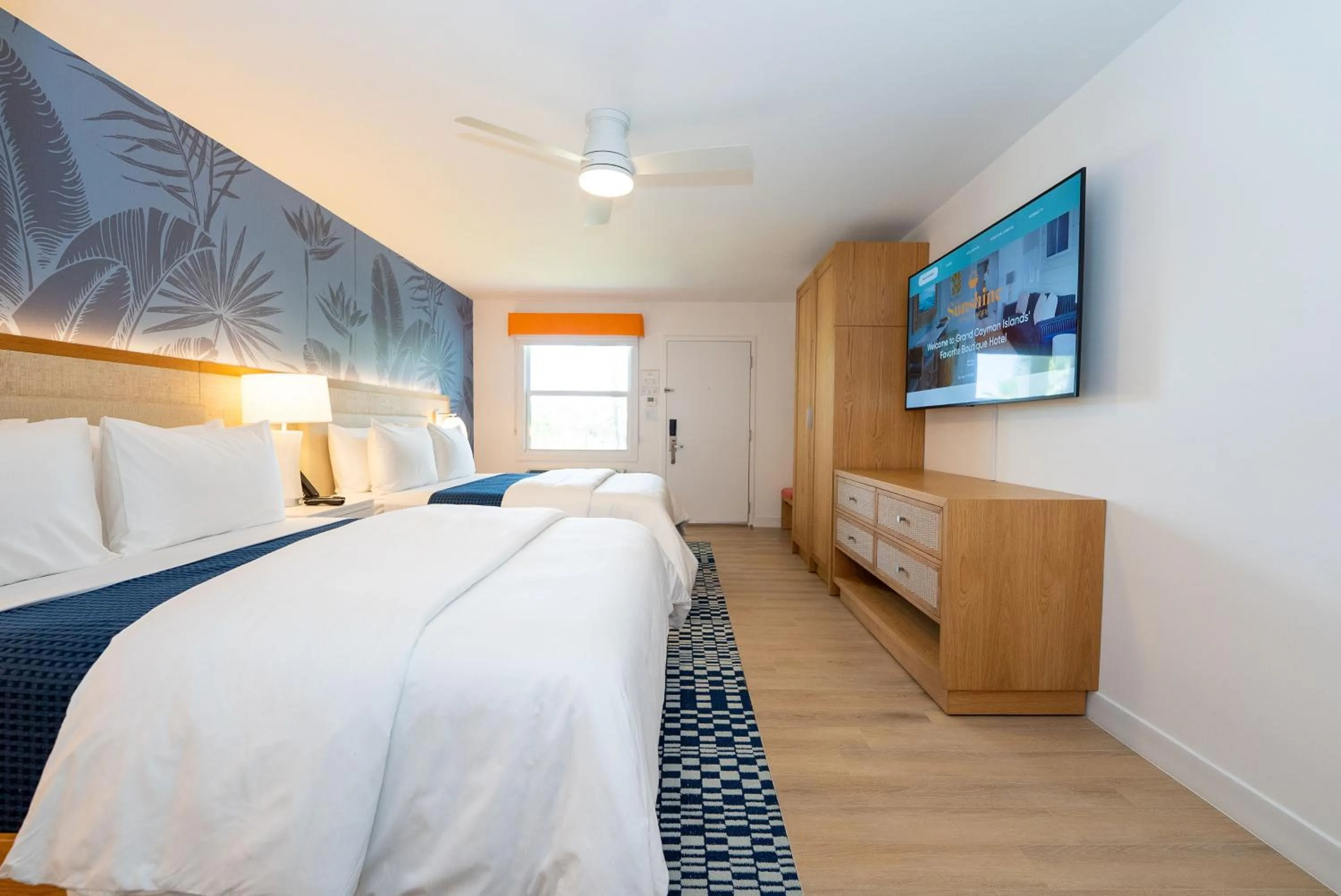 Photo of the whole room, Bed in The Sunshine Hotel and Suites