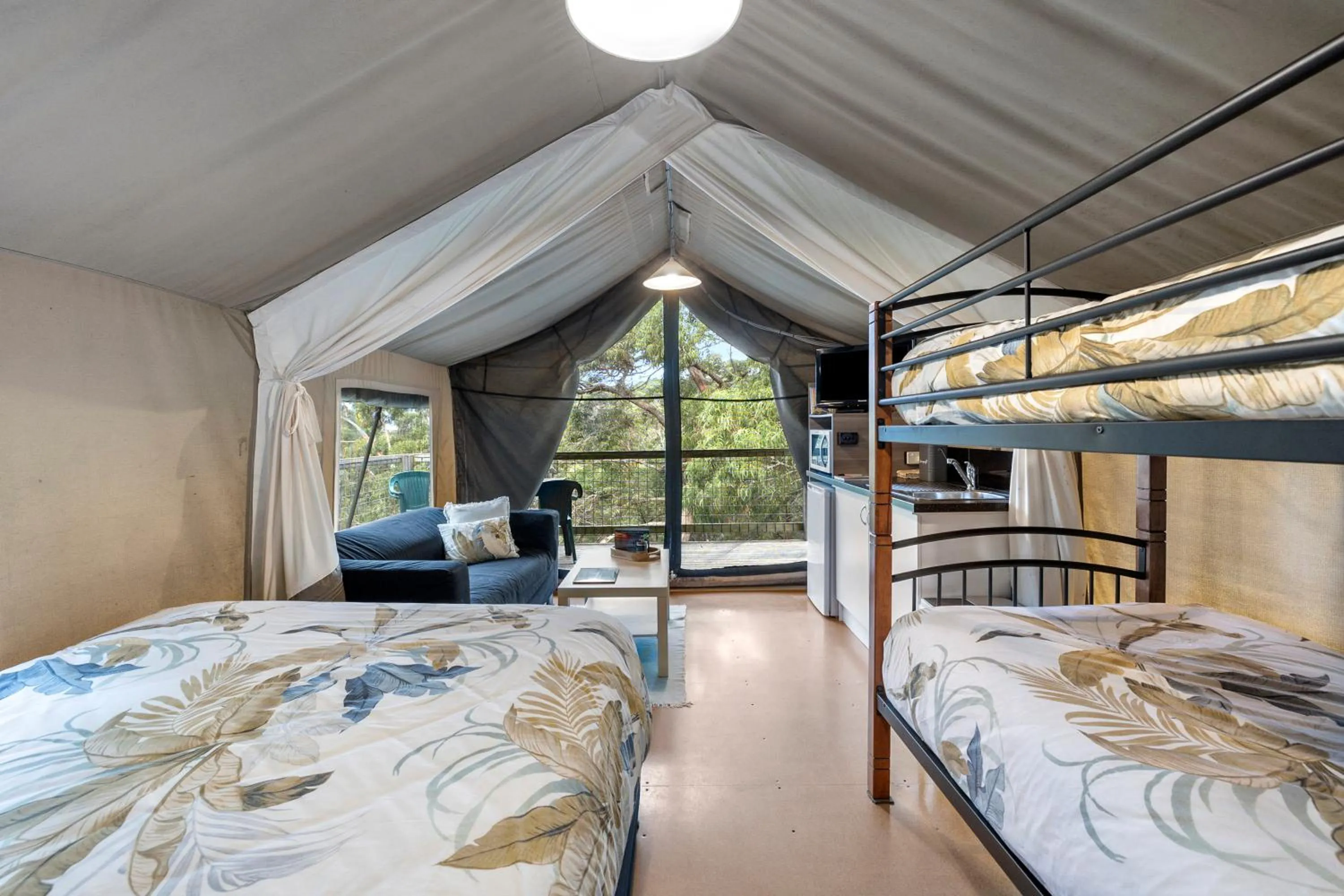 Bed in Lorne Bush House Cottages & Eco Retreats