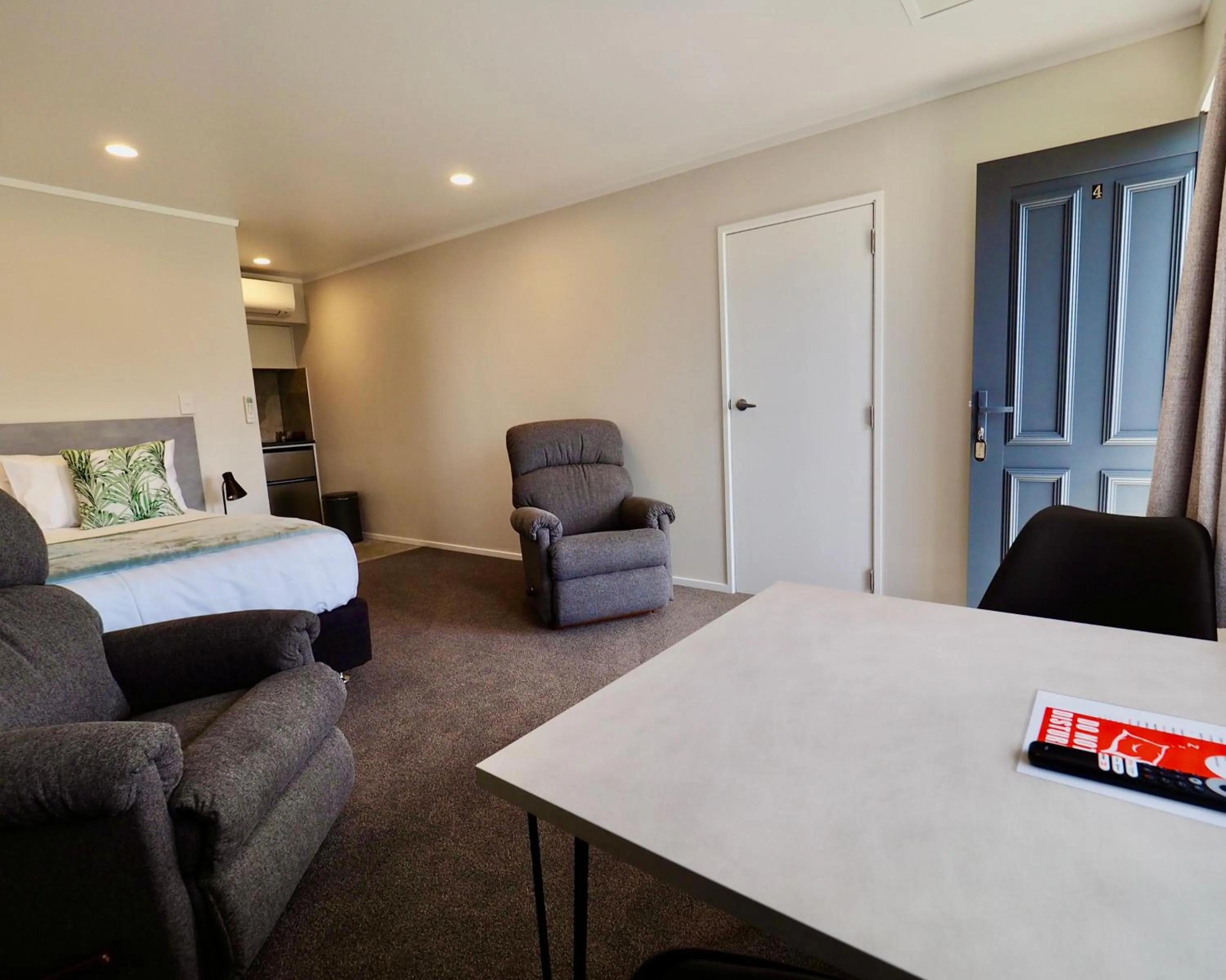 Bed in BK's Pohutukawa Lodge