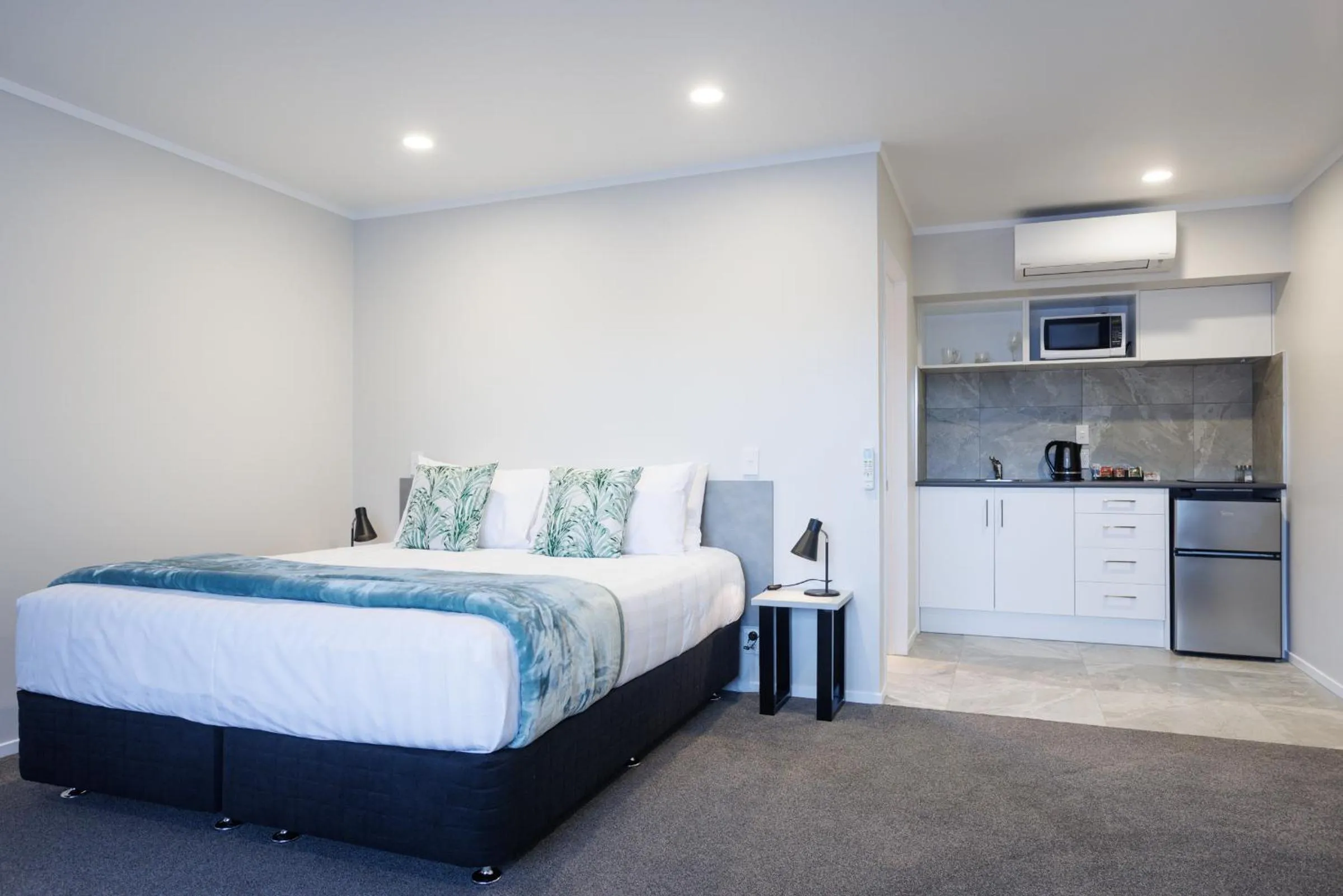 Bed in BK's Pohutukawa Lodge