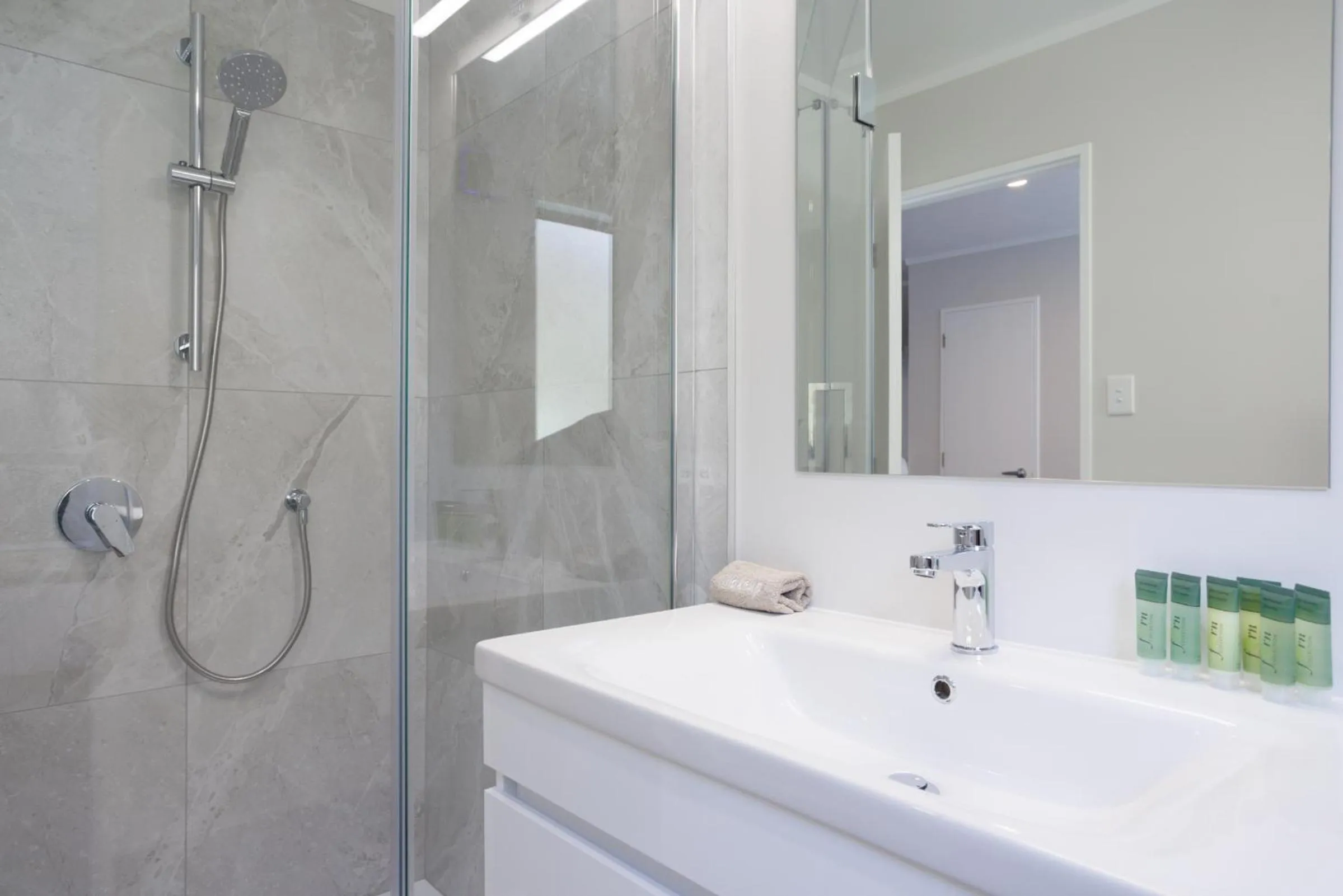 Shower in BK's Pohutukawa Lodge