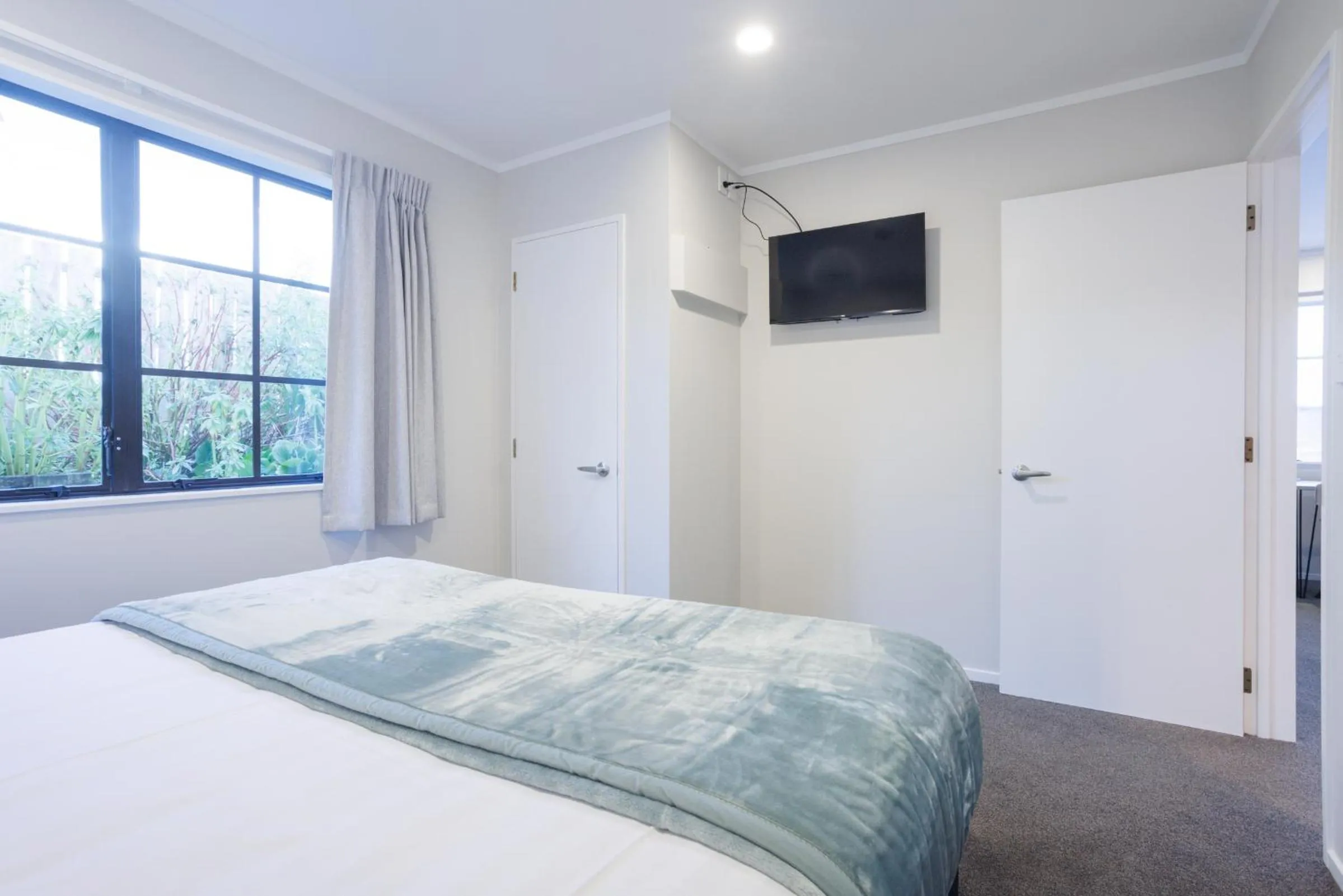 Bed in BK's Pohutukawa Lodge