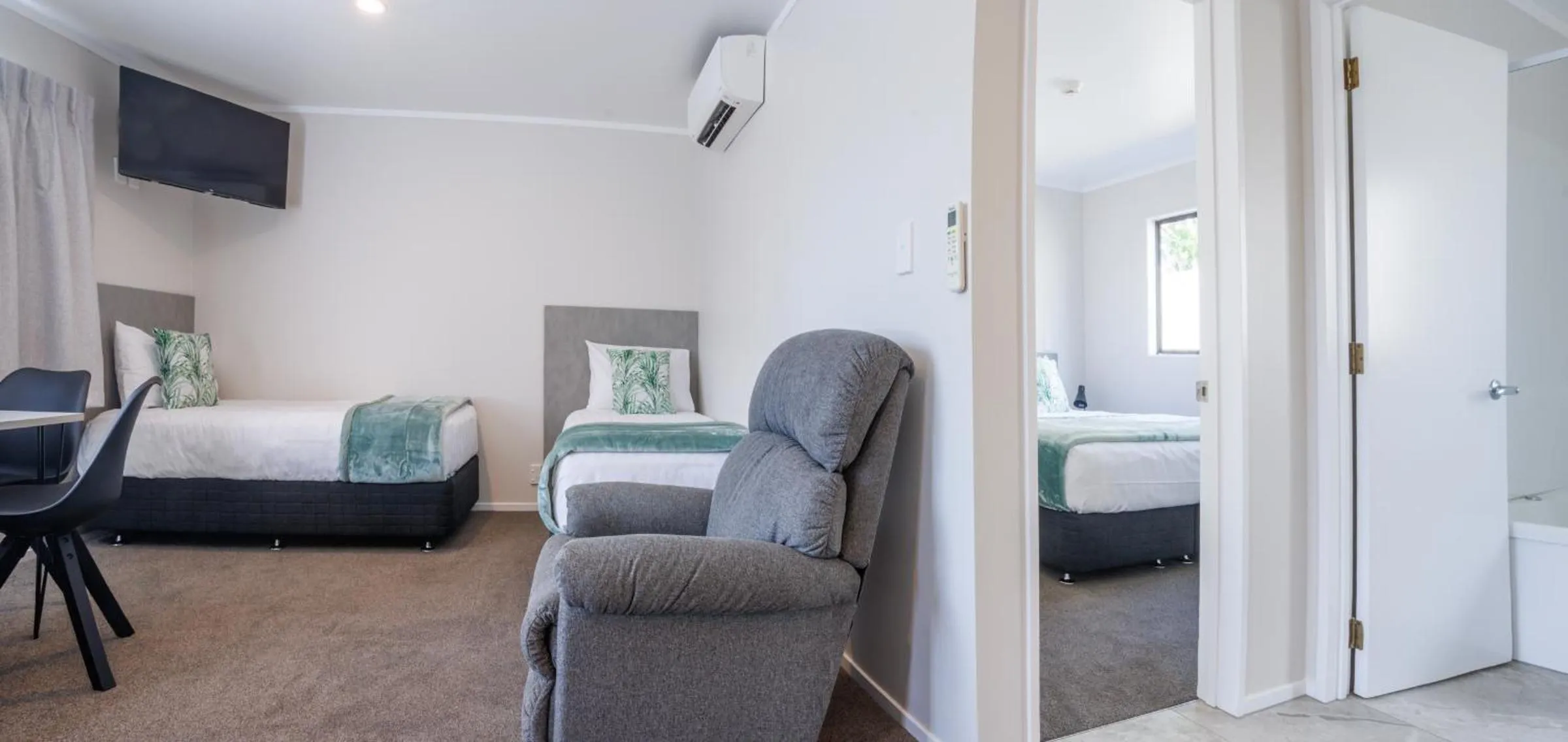 Living room, Bed in BK's Pohutukawa Lodge
