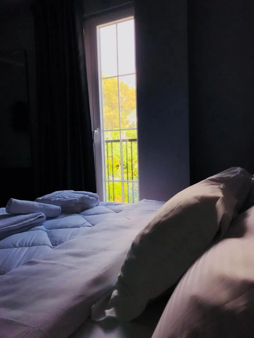 Bedroom, Bed in Ruby Palace