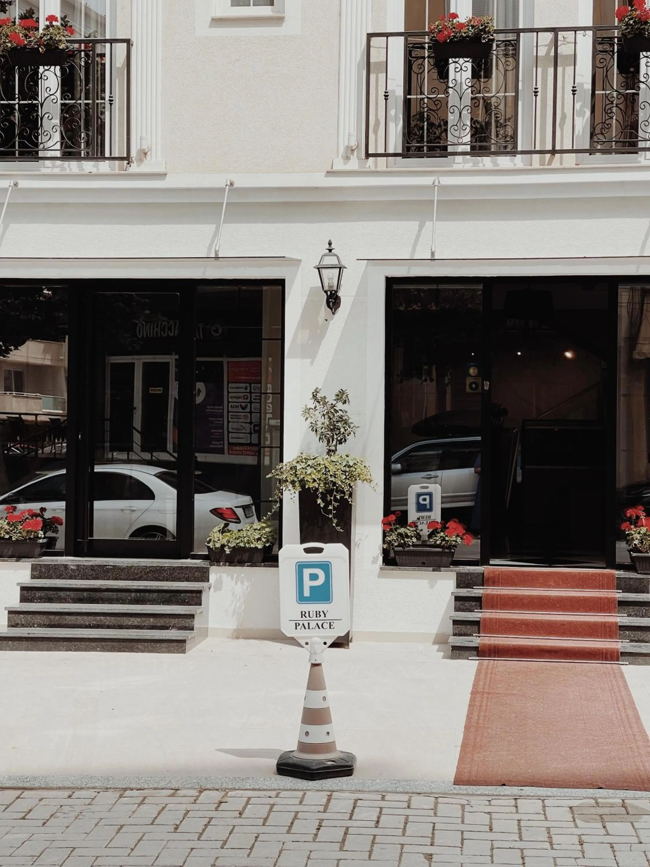 Parking in Ruby Palace