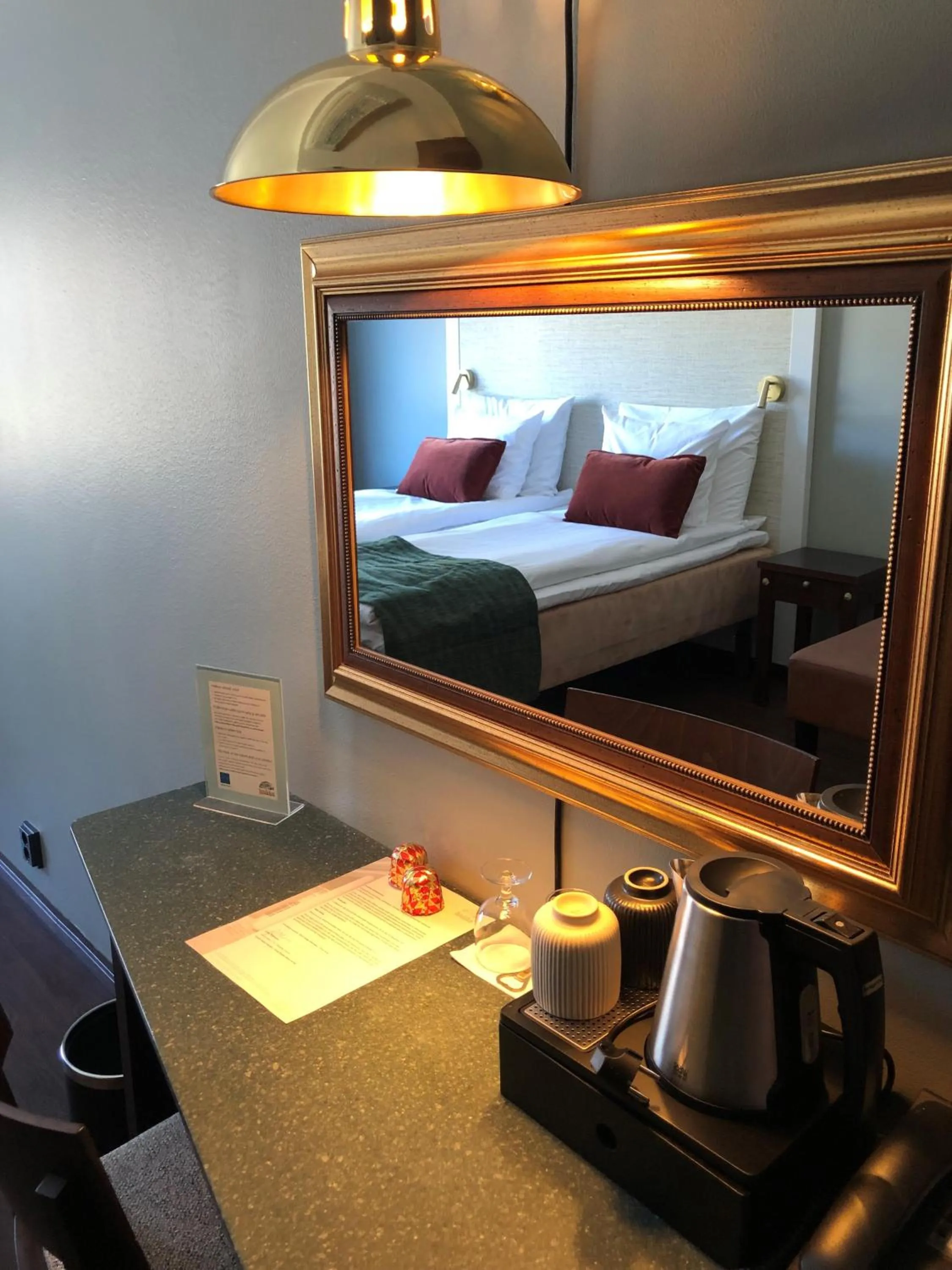 Coffee/tea facilities, Bed in Hotel Haikko Manor & Spa