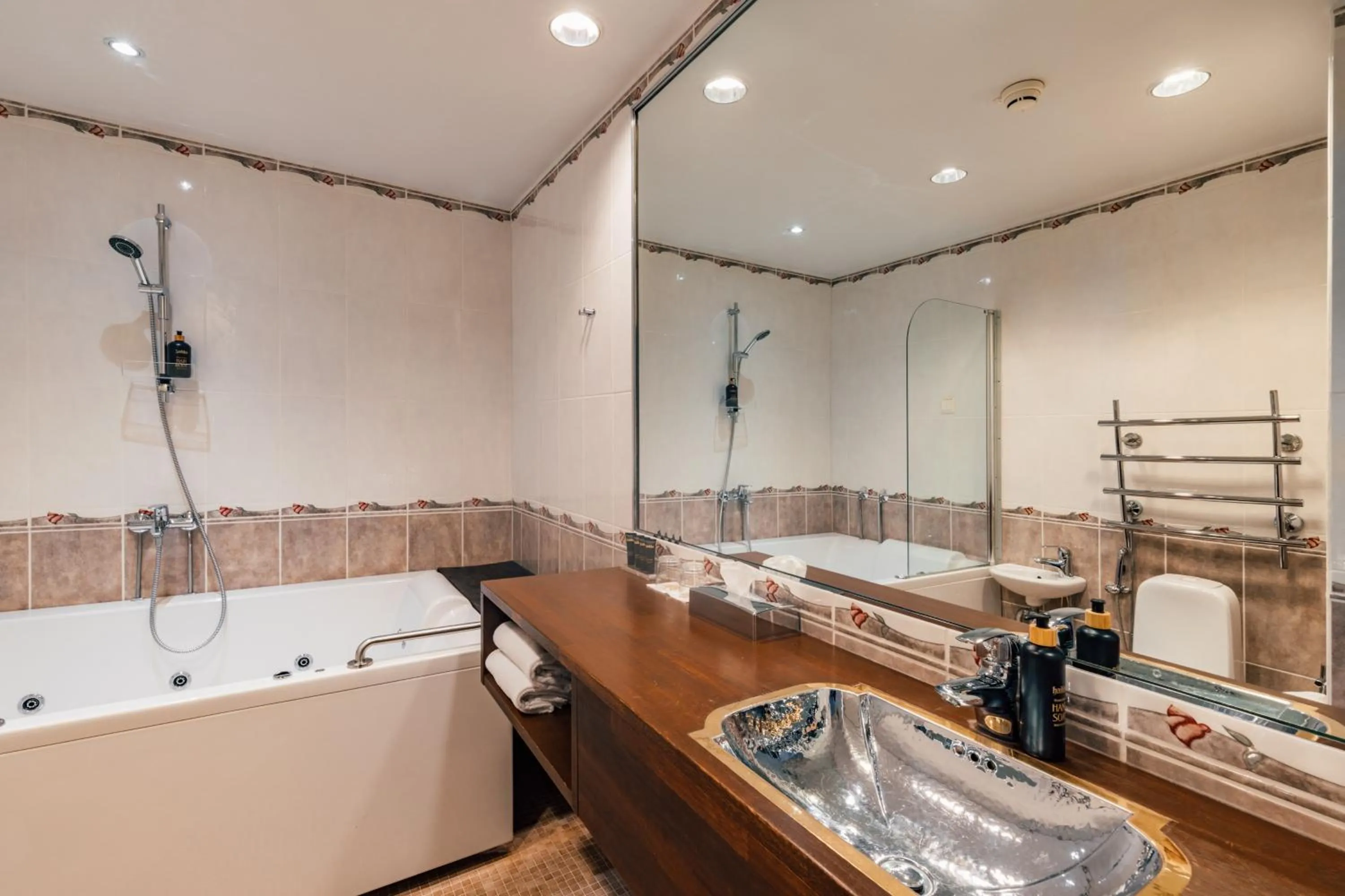 Hot Tub in Hotel Haikko Manor & Spa