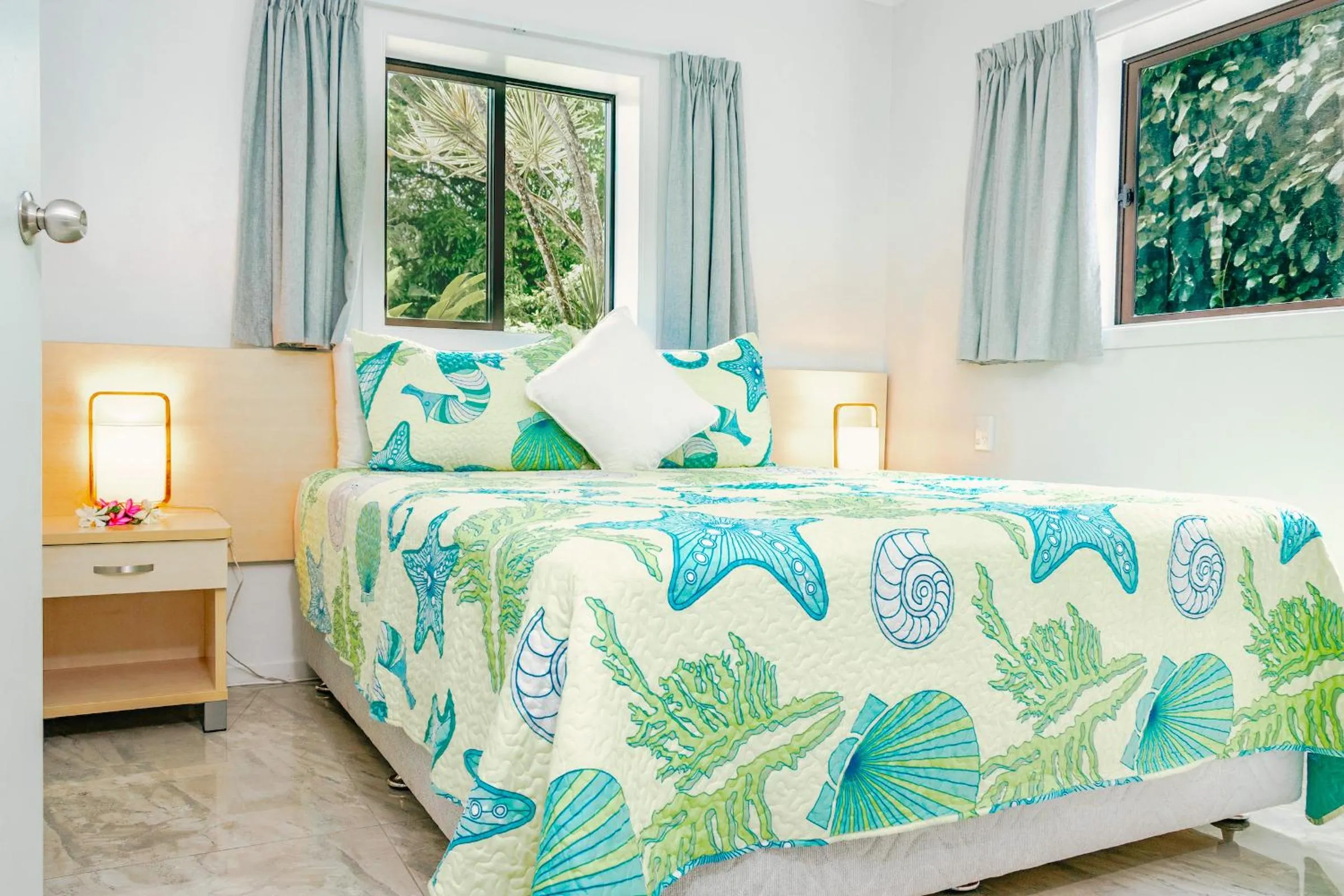 Garden view, Bed in Lagoon Breeze Villas