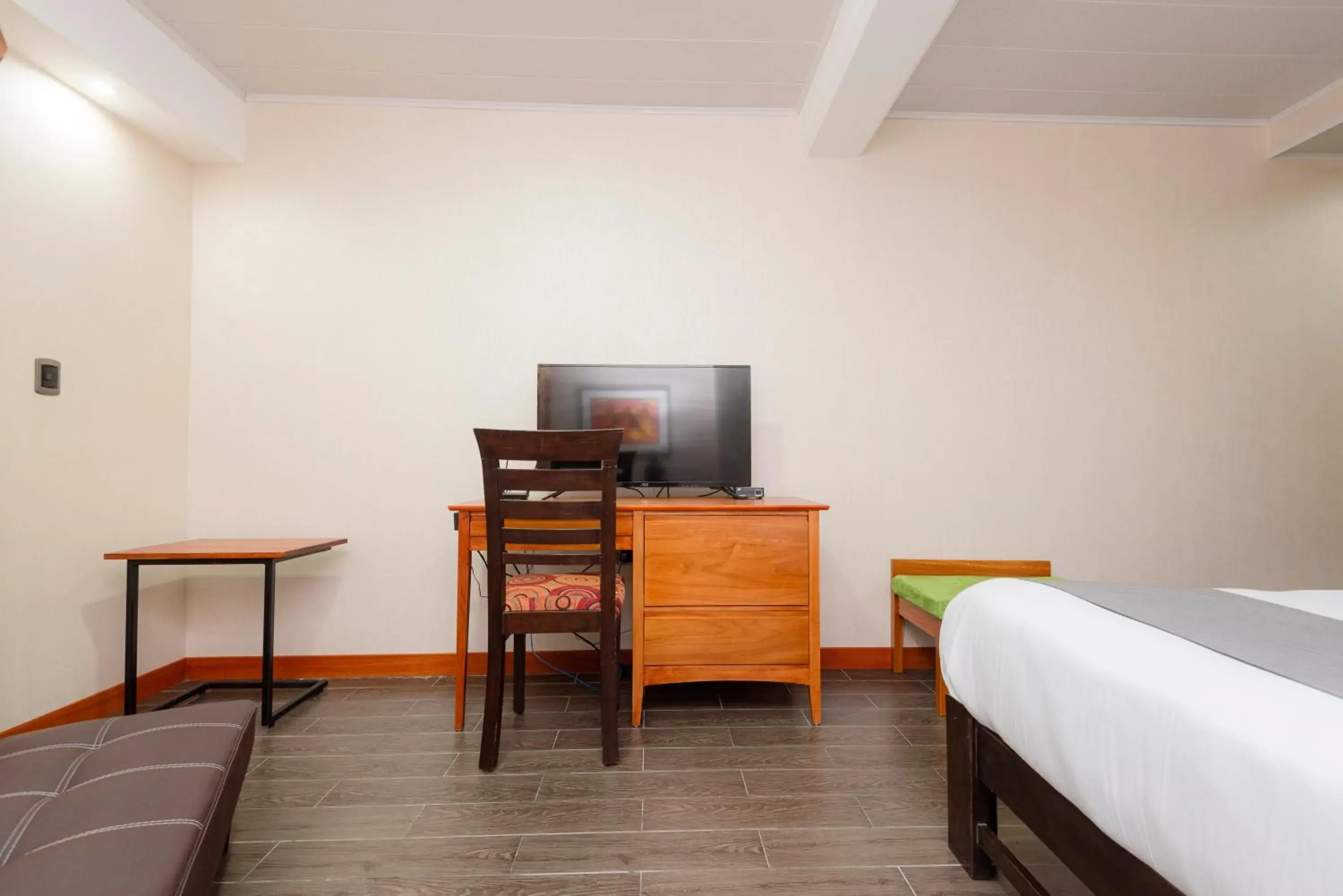 Deluxe Room - single occupancy in La Luna Inn Deluxe Room - single occupancy in La Luna Inn