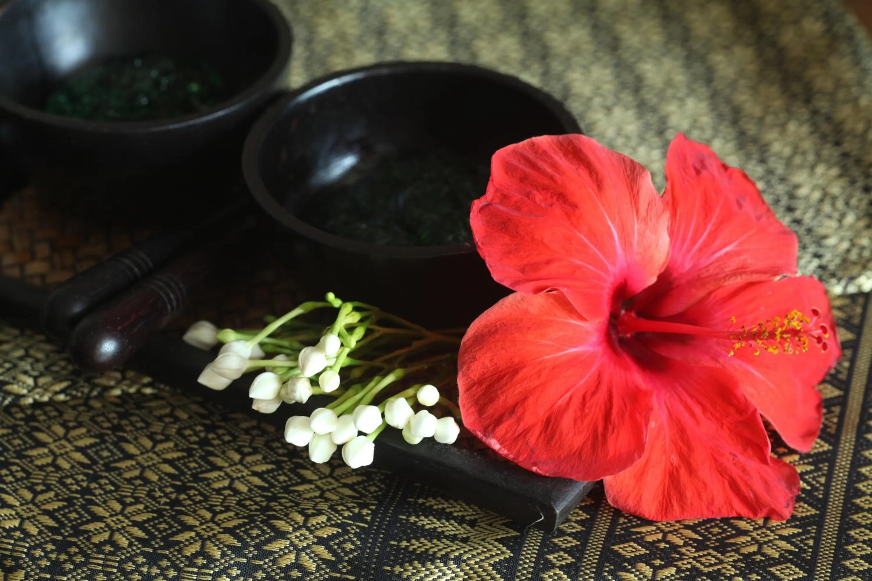 Decorative detail in Palm Coco Mantra