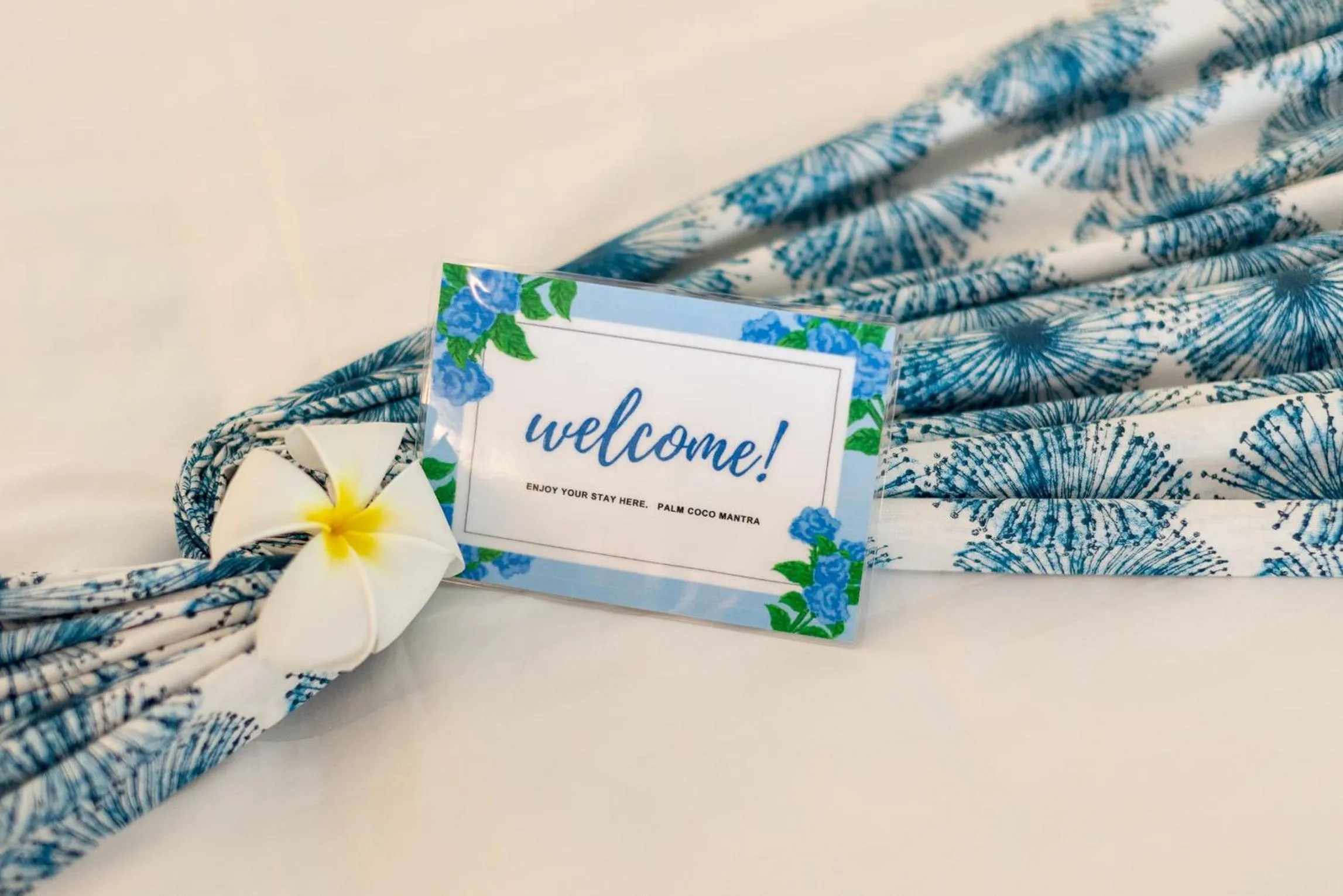 Decorative detail in Palm Coco Mantra