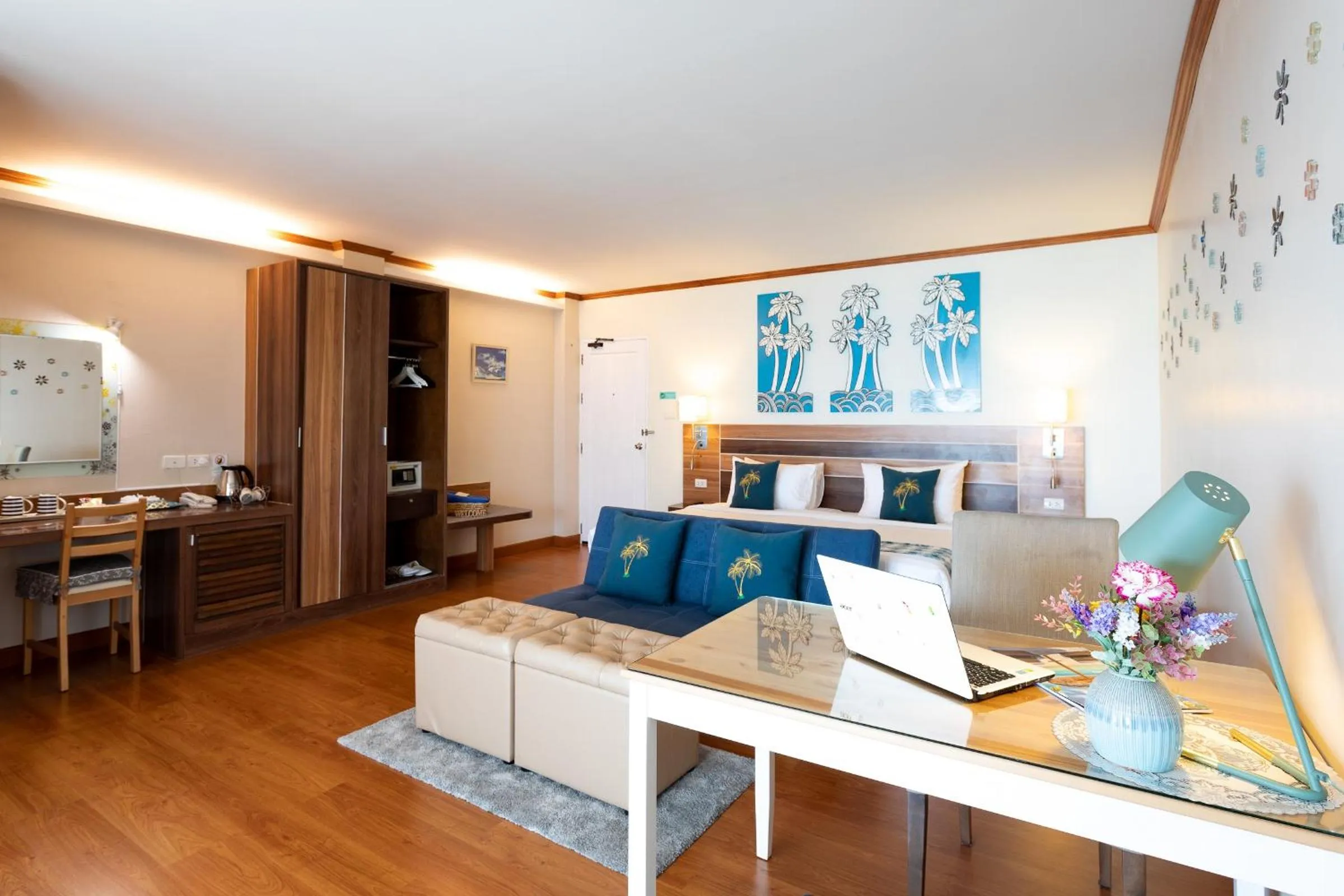 Photo of the whole room in Palm Coco Mantra