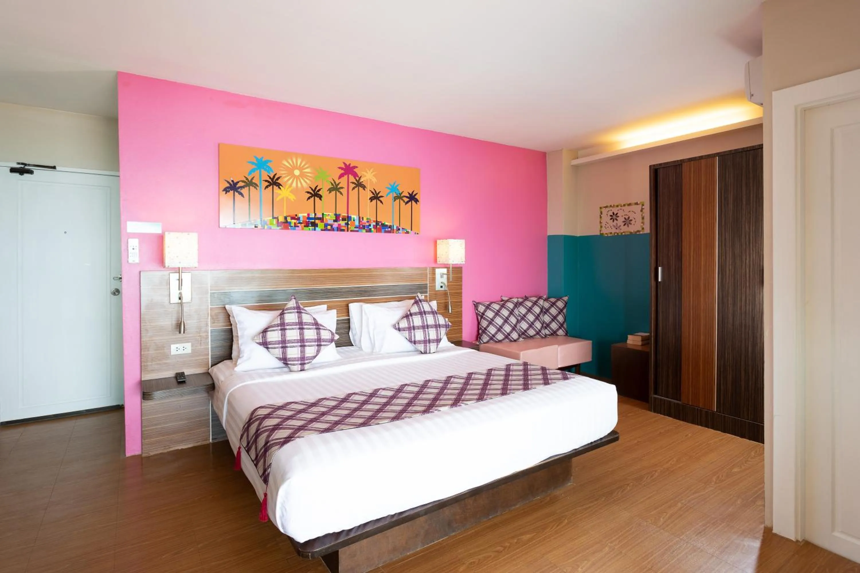 Photo of the whole room, Bed in Palm Coco Mantra