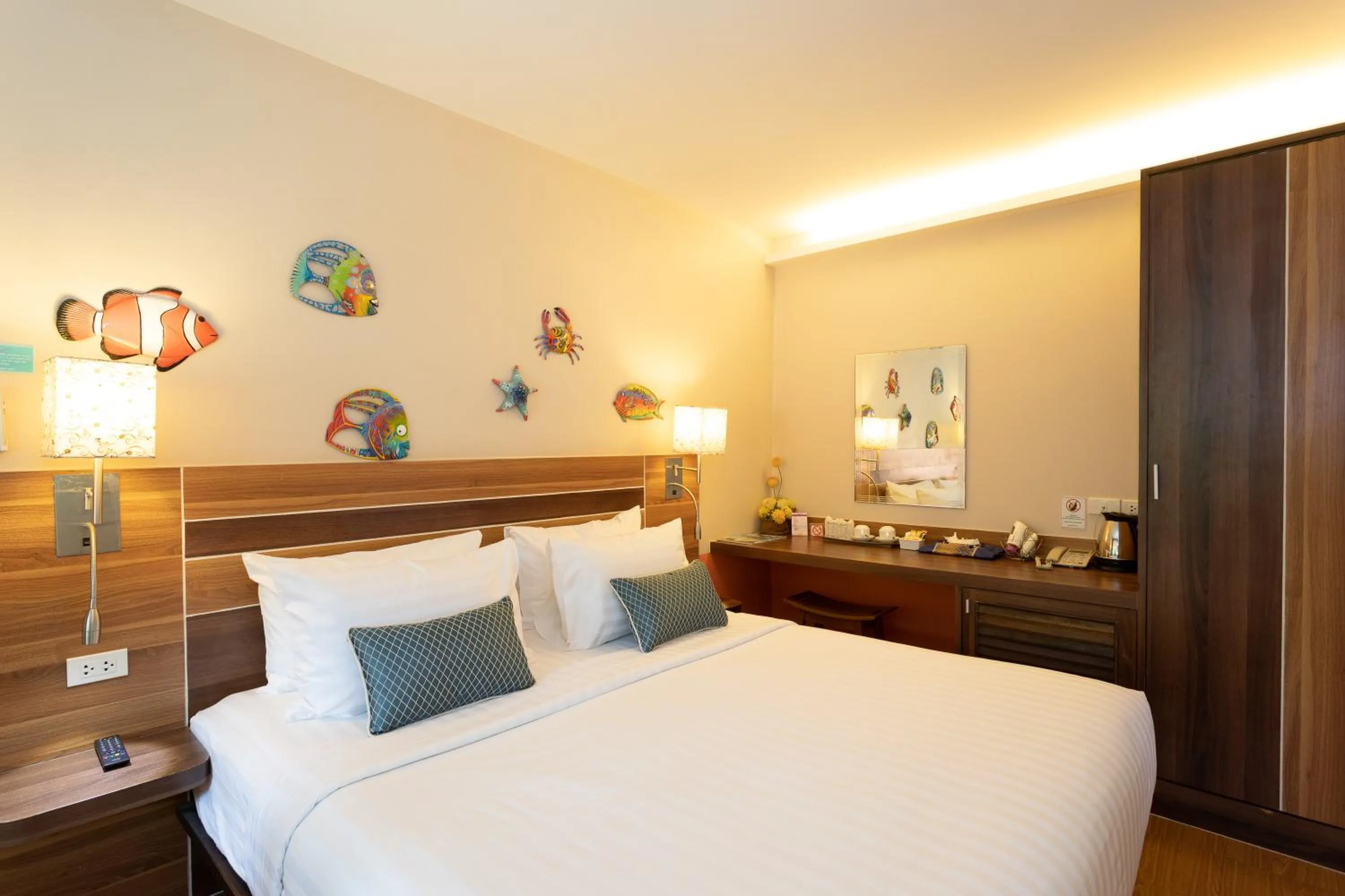 Photo of the whole room, Bed in Palm Coco Mantra