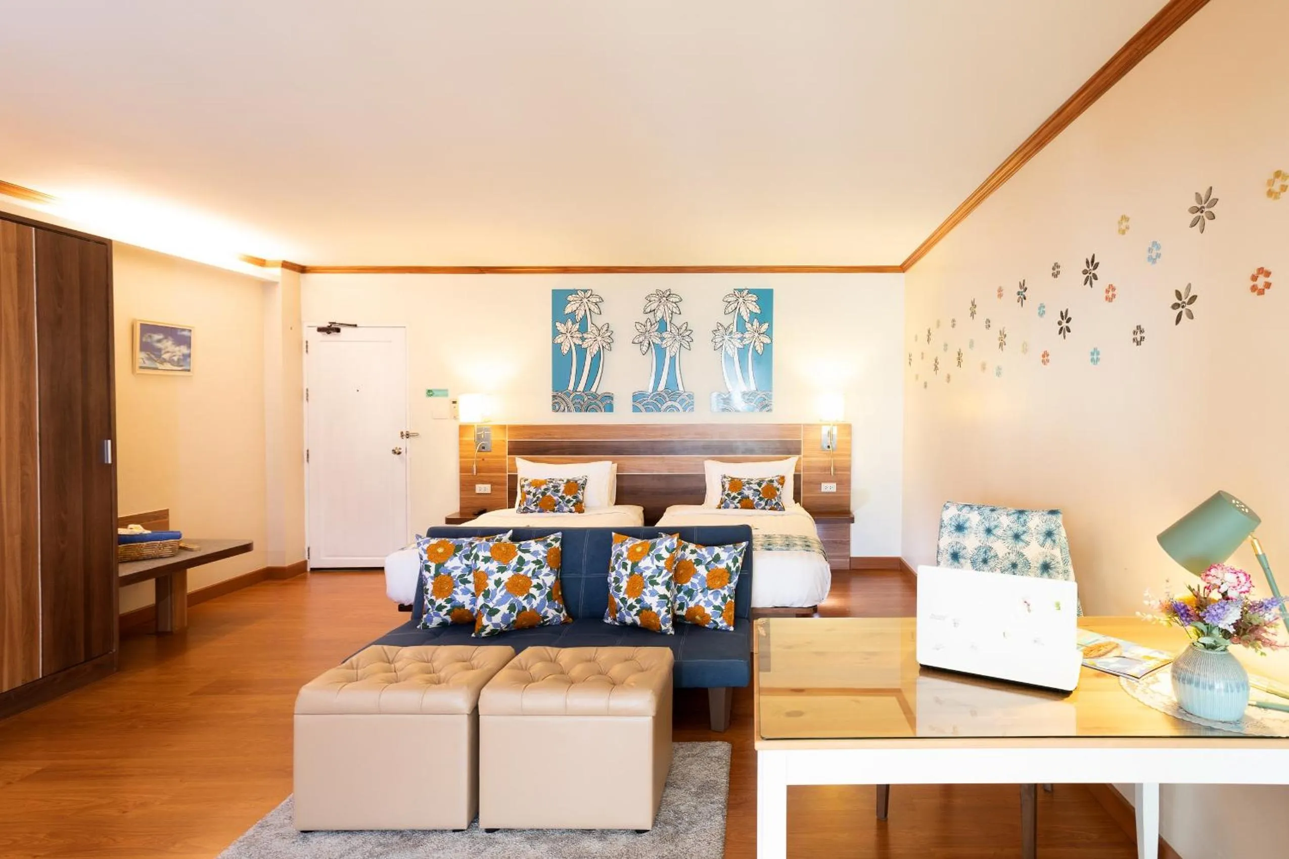 Photo of the whole room, Bed in Palm Coco Mantra