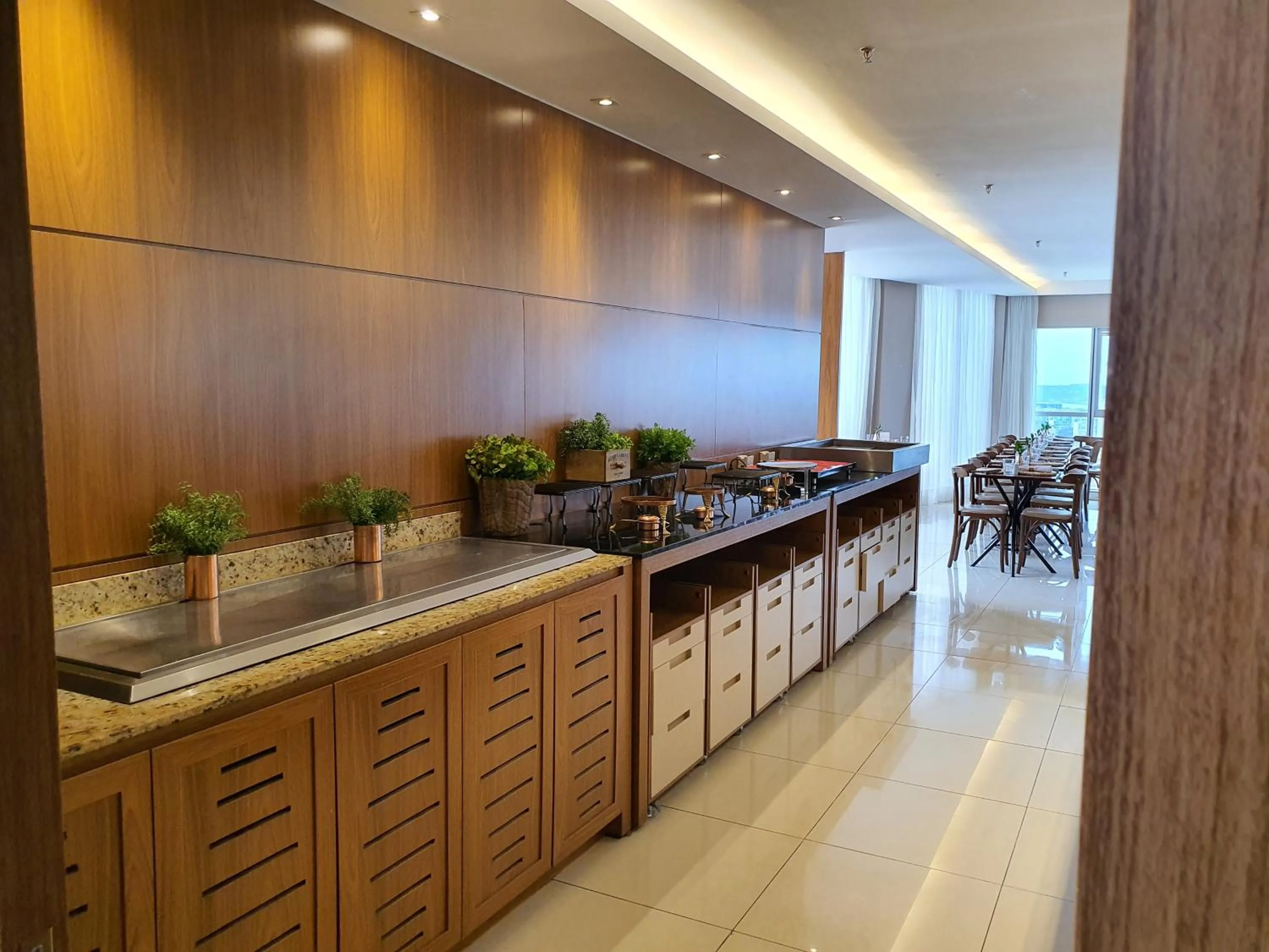 Restaurant/places to eat in Aparthotel BSB Flats