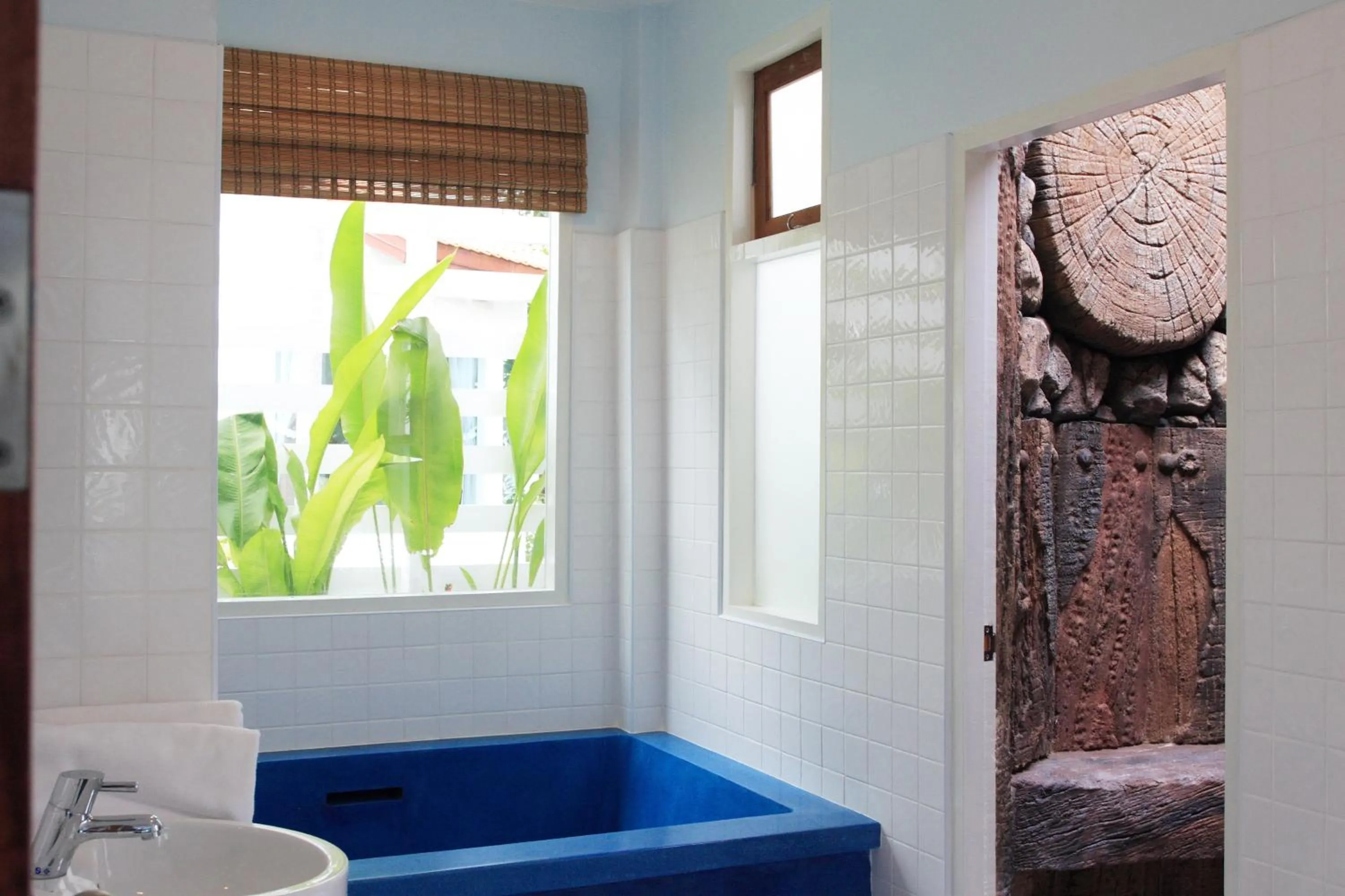 Bathroom in Baanmontra Beach Resort - Bankrut