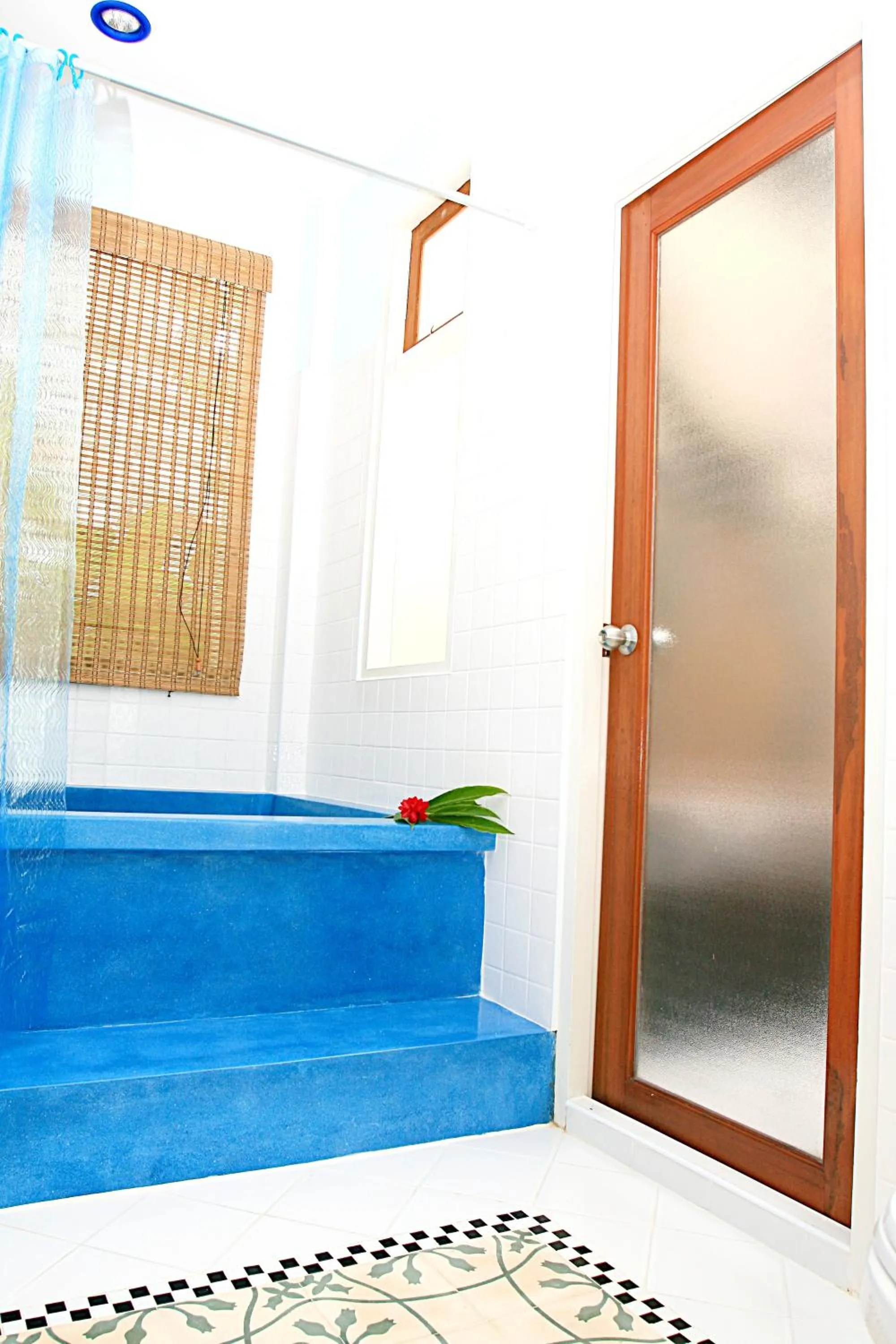 Bathroom in Baanmontra Beach Resort - Bankrut