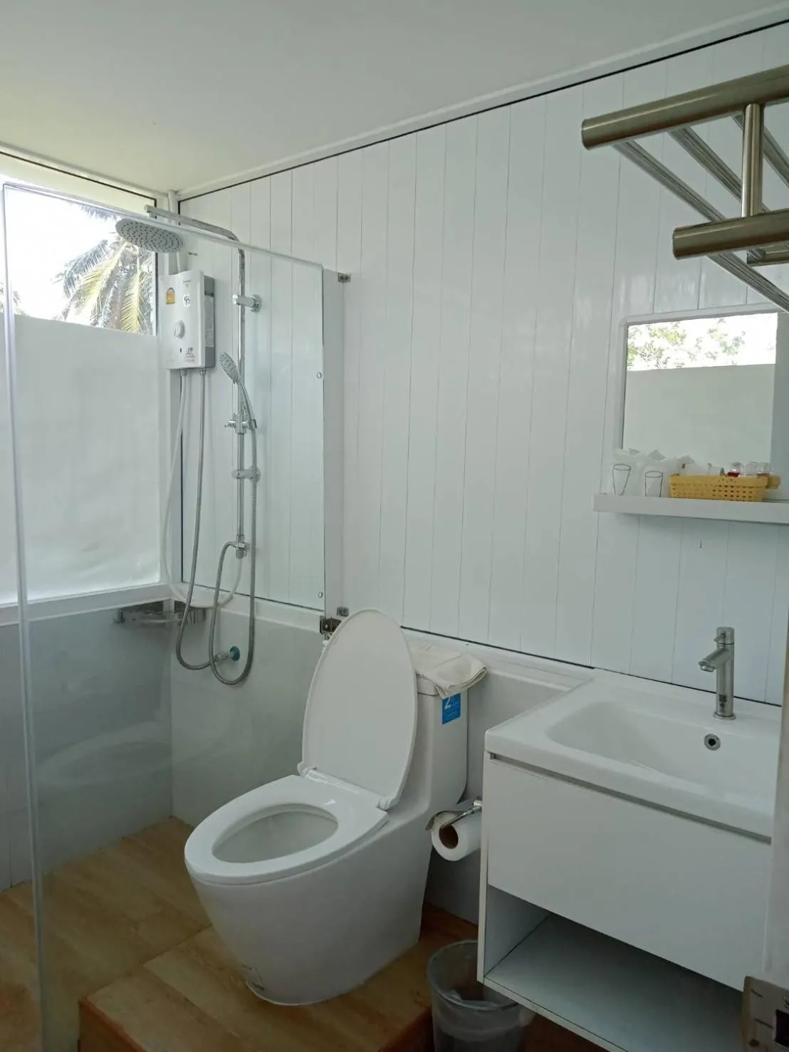 Baanmontra Beach Resort - Bankrut