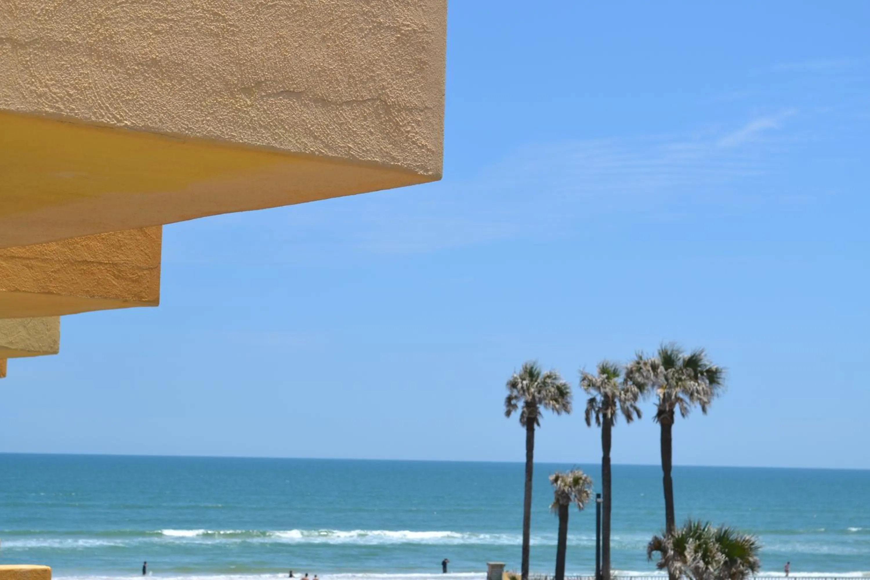 Beach in Daytona Beach studio condo with beautiful Ocean view