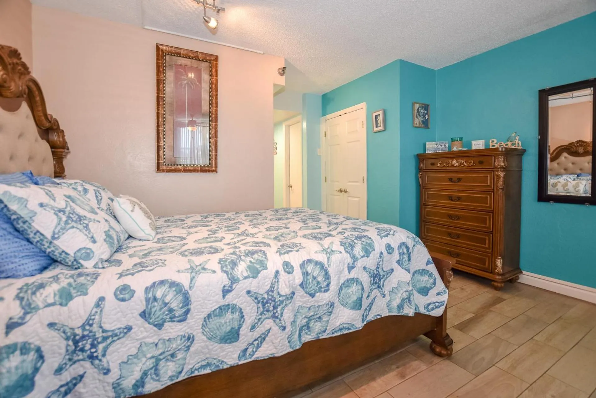 Bed in Daytona Beach studio condo with beautiful Ocean view