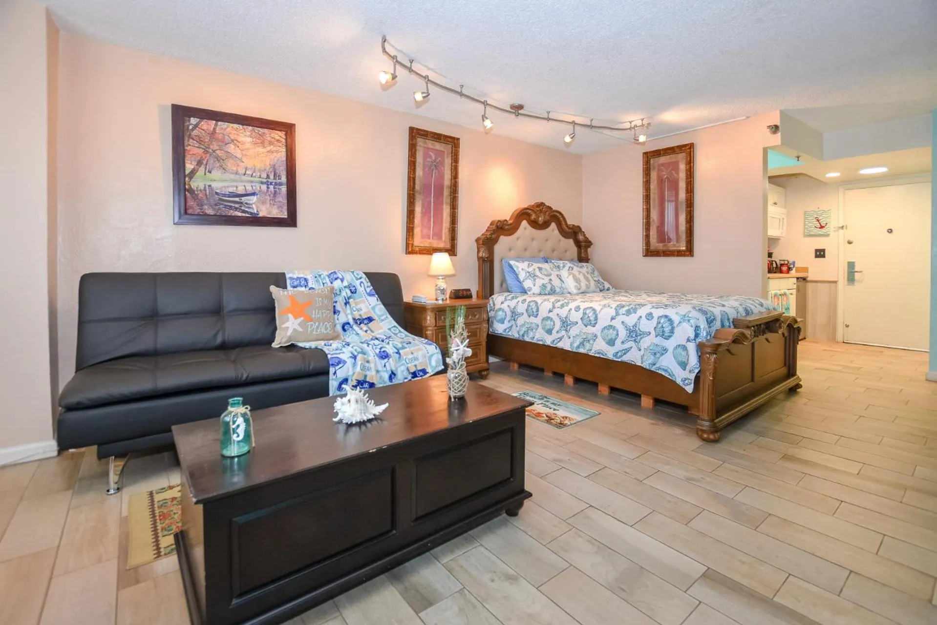 Bed in Daytona Beach studio condo with beautiful Ocean view