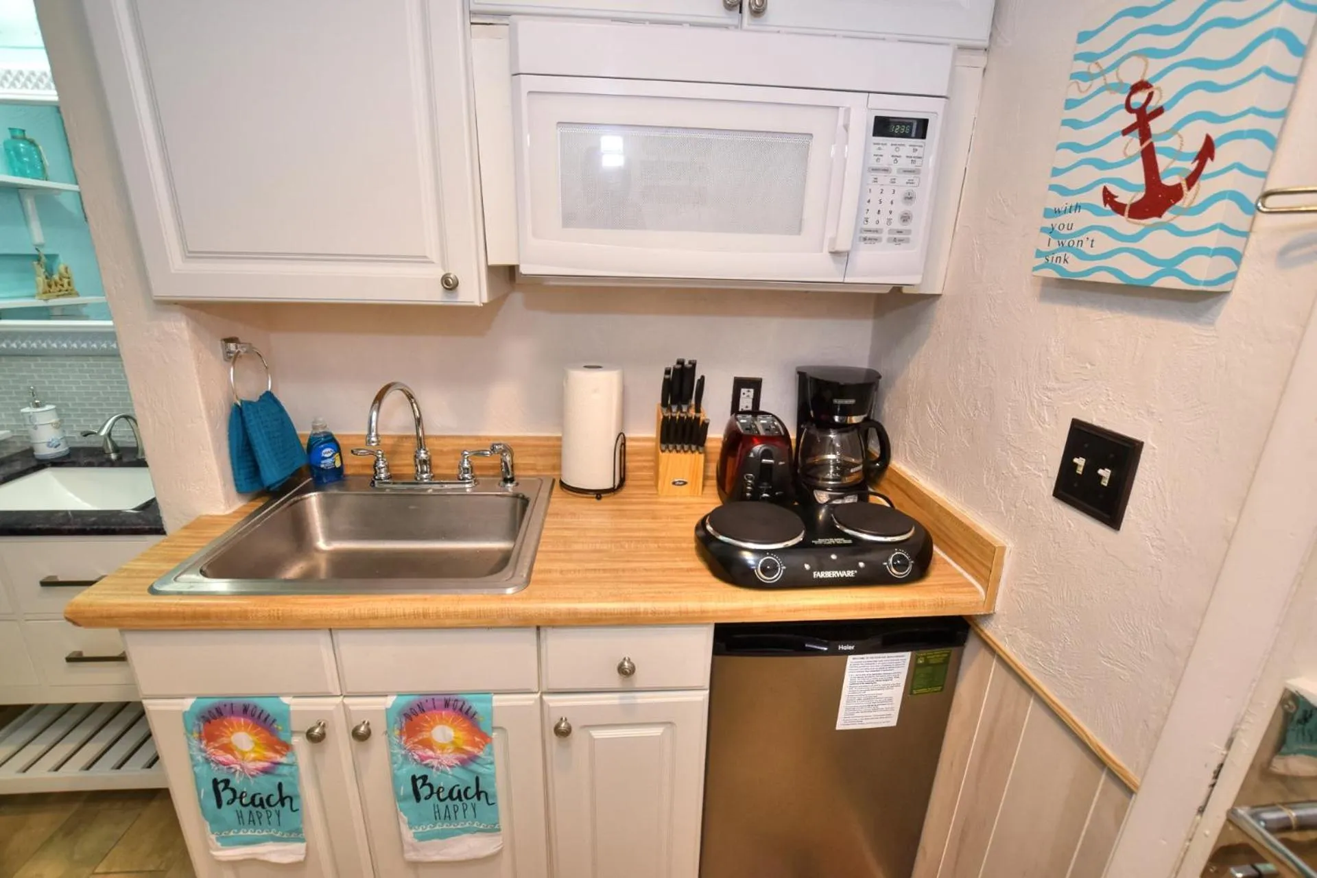 Kitchen or kitchenette in Daytona Beach studio condo with beautiful Ocean view