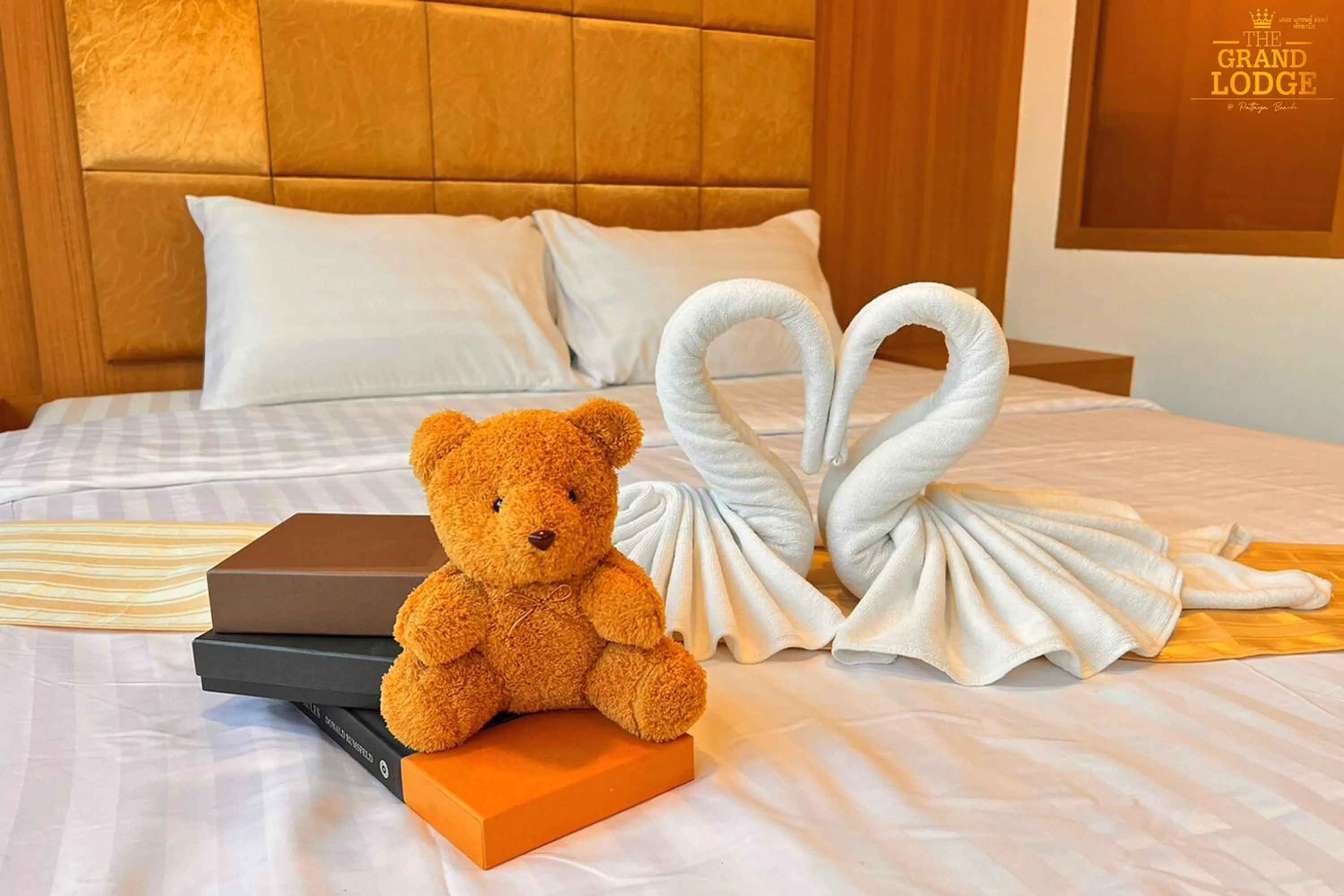 Bedroom, Bed in The Grand Lodge Pattaya