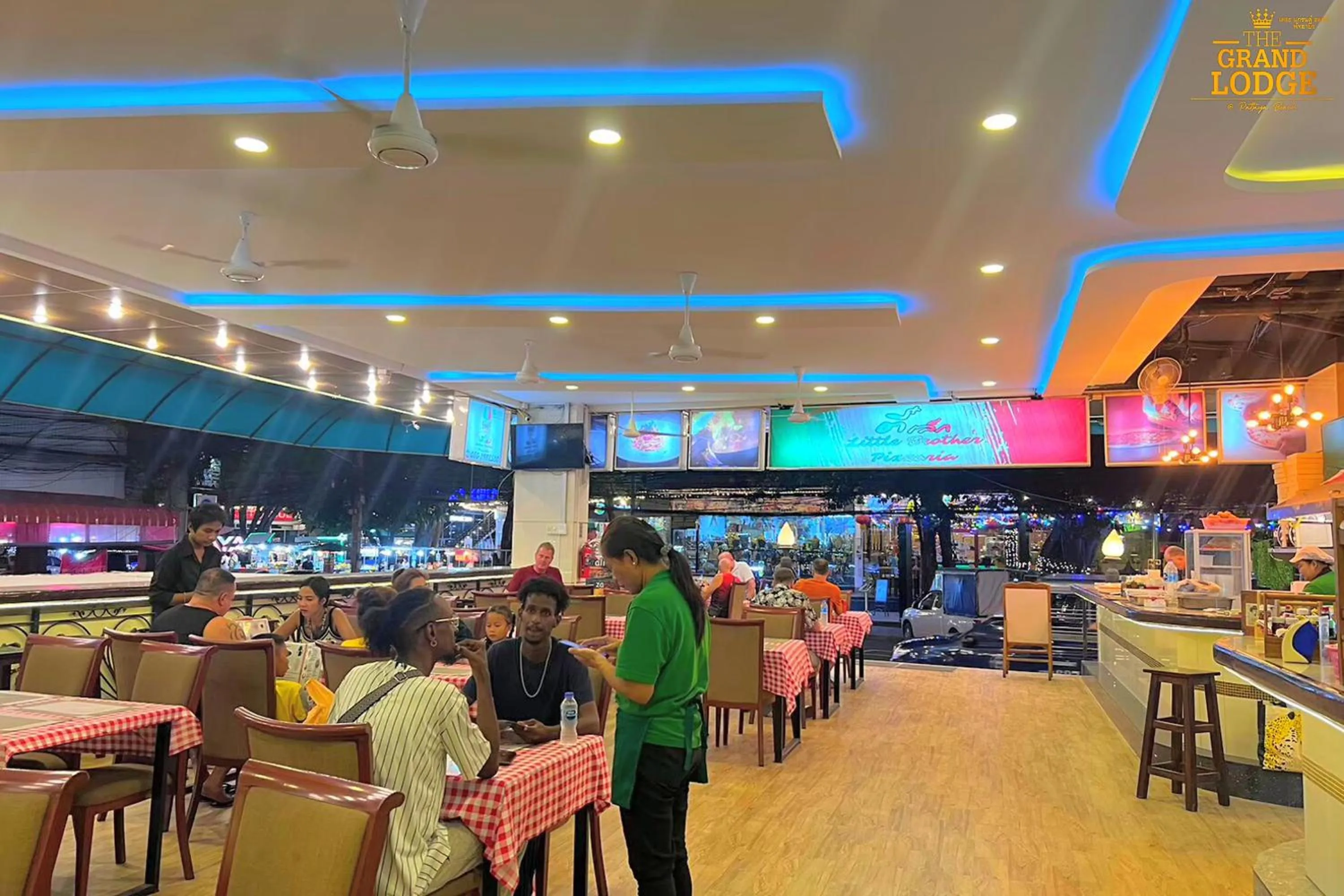 Restaurant/places to eat in The Grand Lodge Pattaya