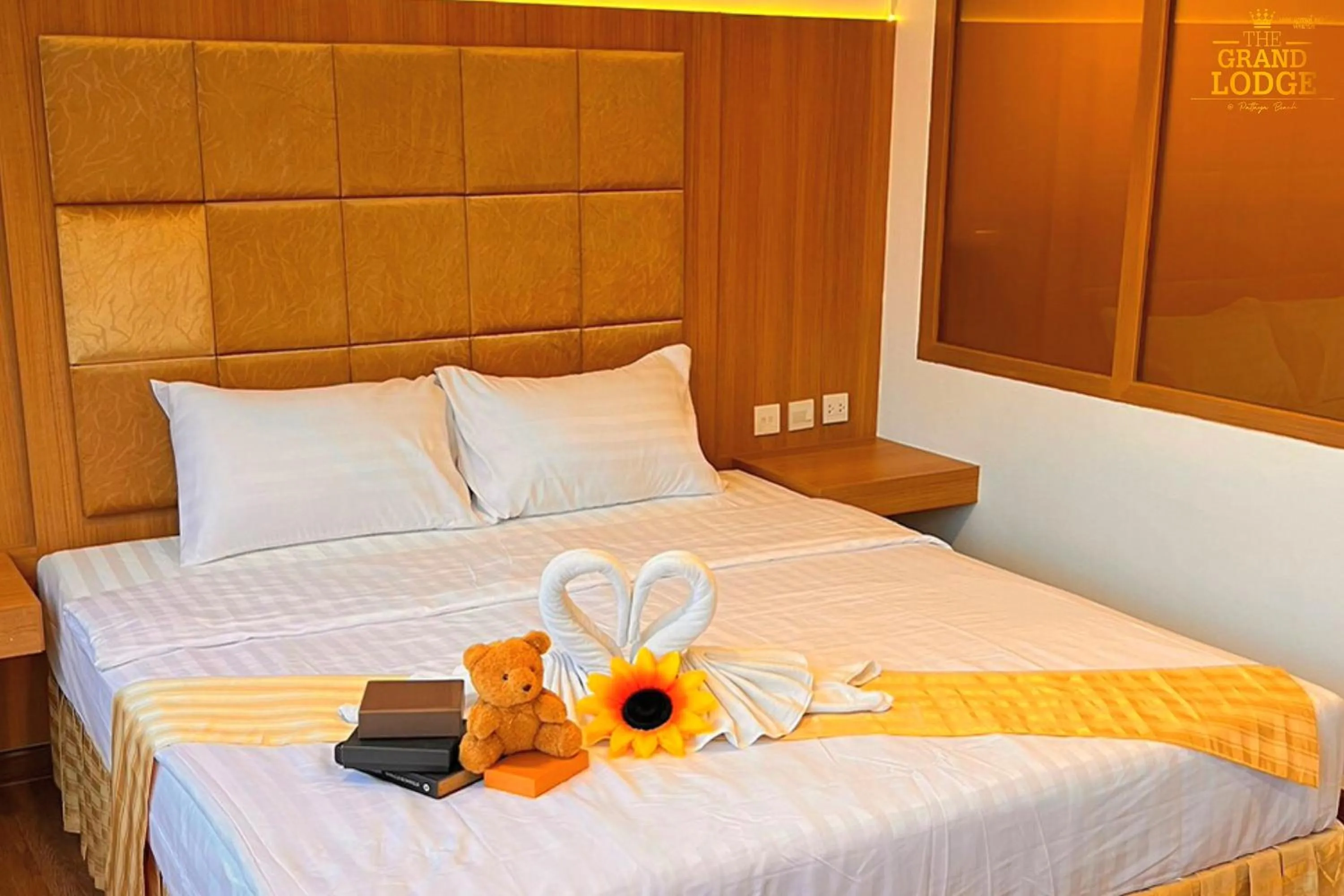 Bedroom, Bed in The Grand Lodge Pattaya