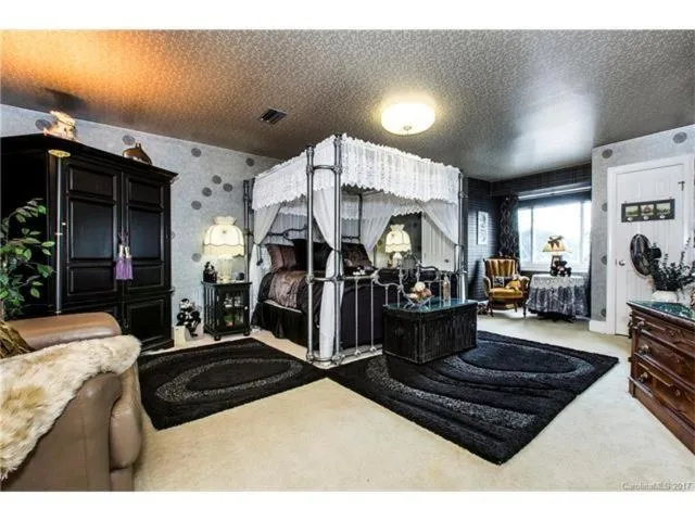 Matthews Manor Bed & Breakfast