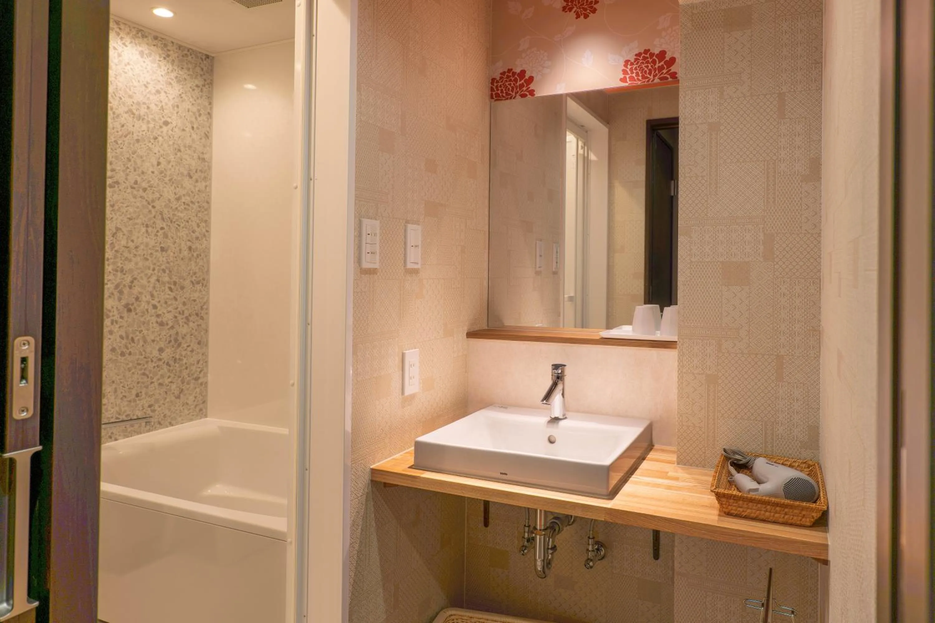 Shower in Hotel Sanrakuso