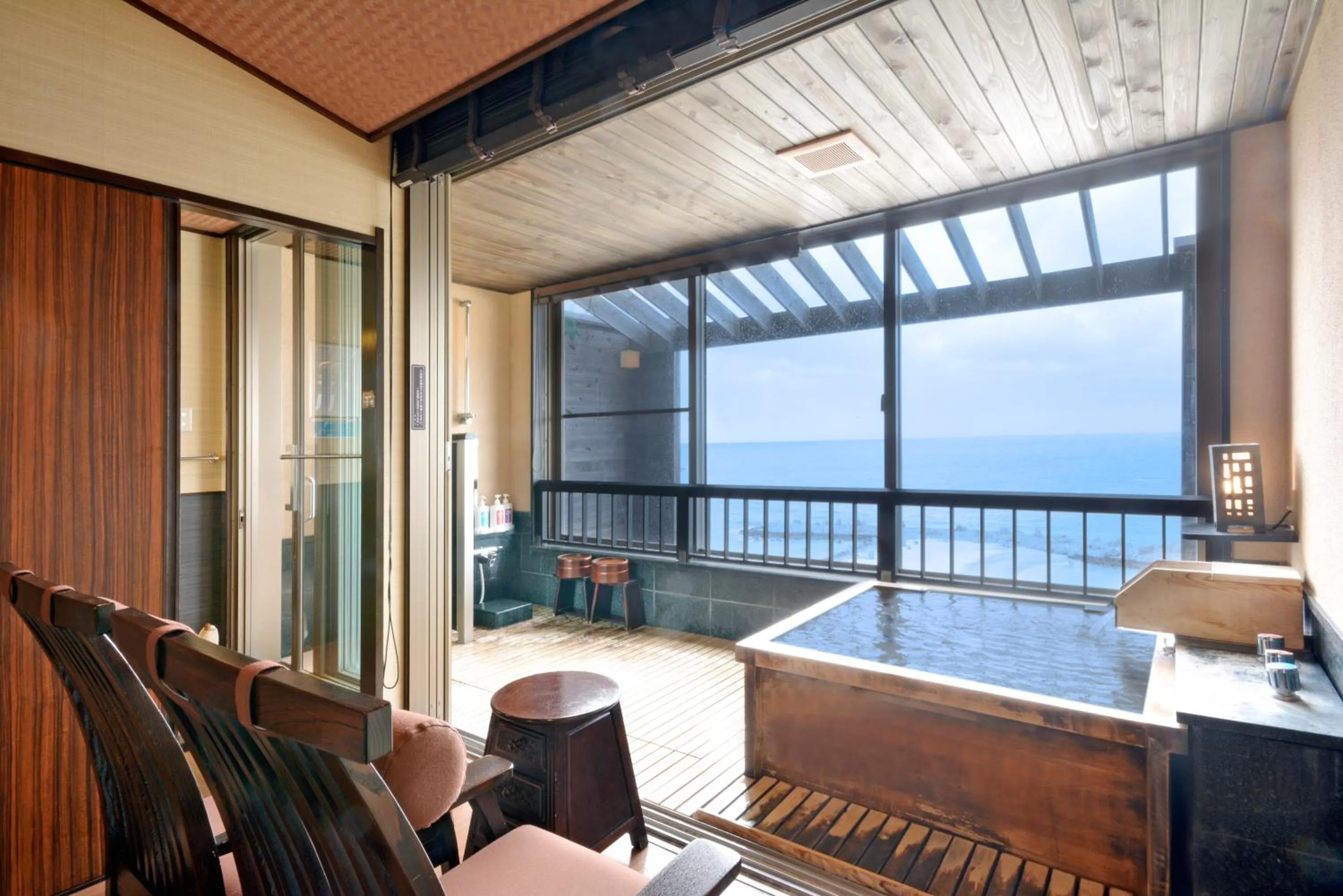 Photo of the whole room in Hotel Sanrakuso