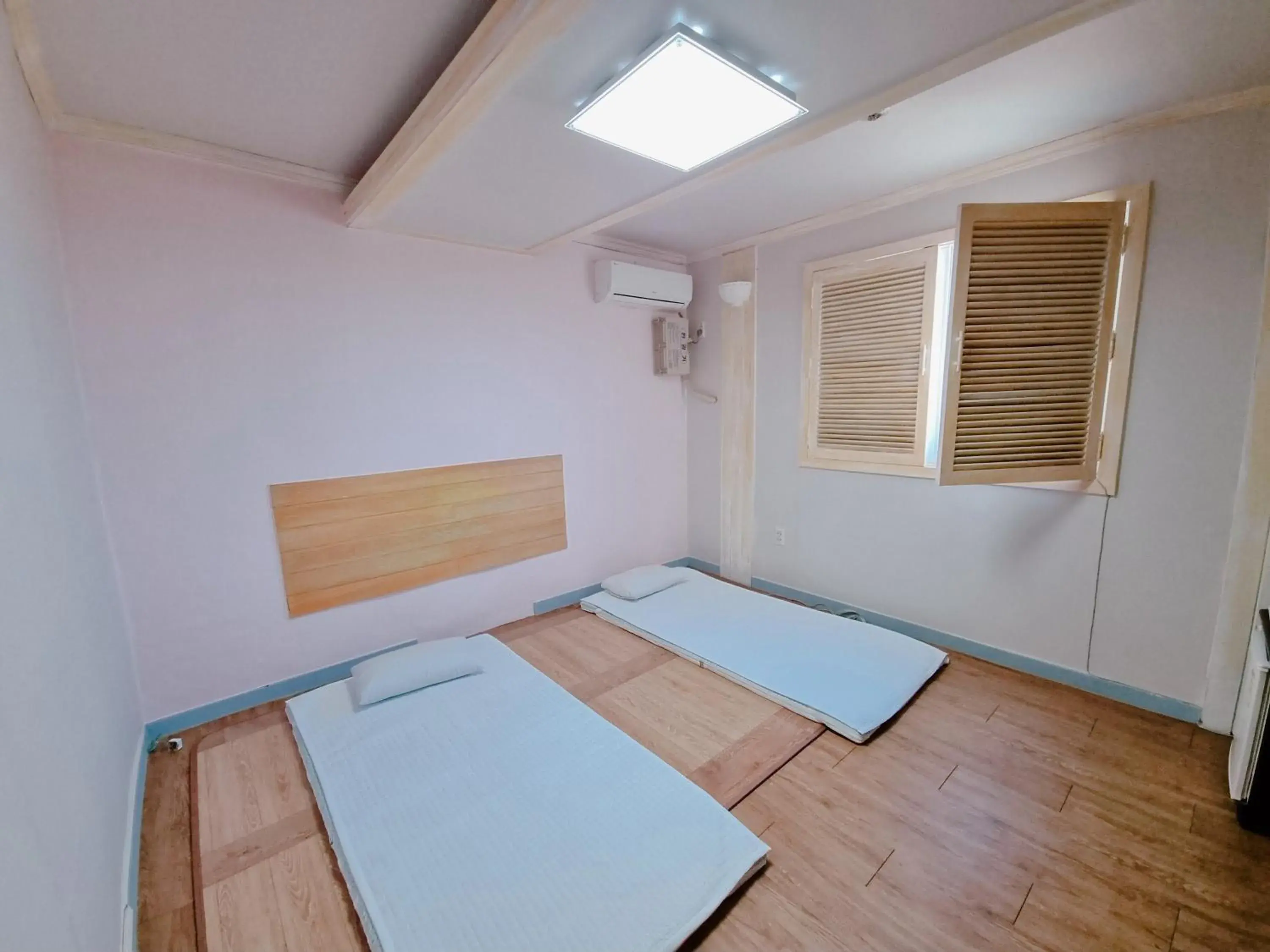 Economy Double Room in Raemian Economy Double Room in Raemian