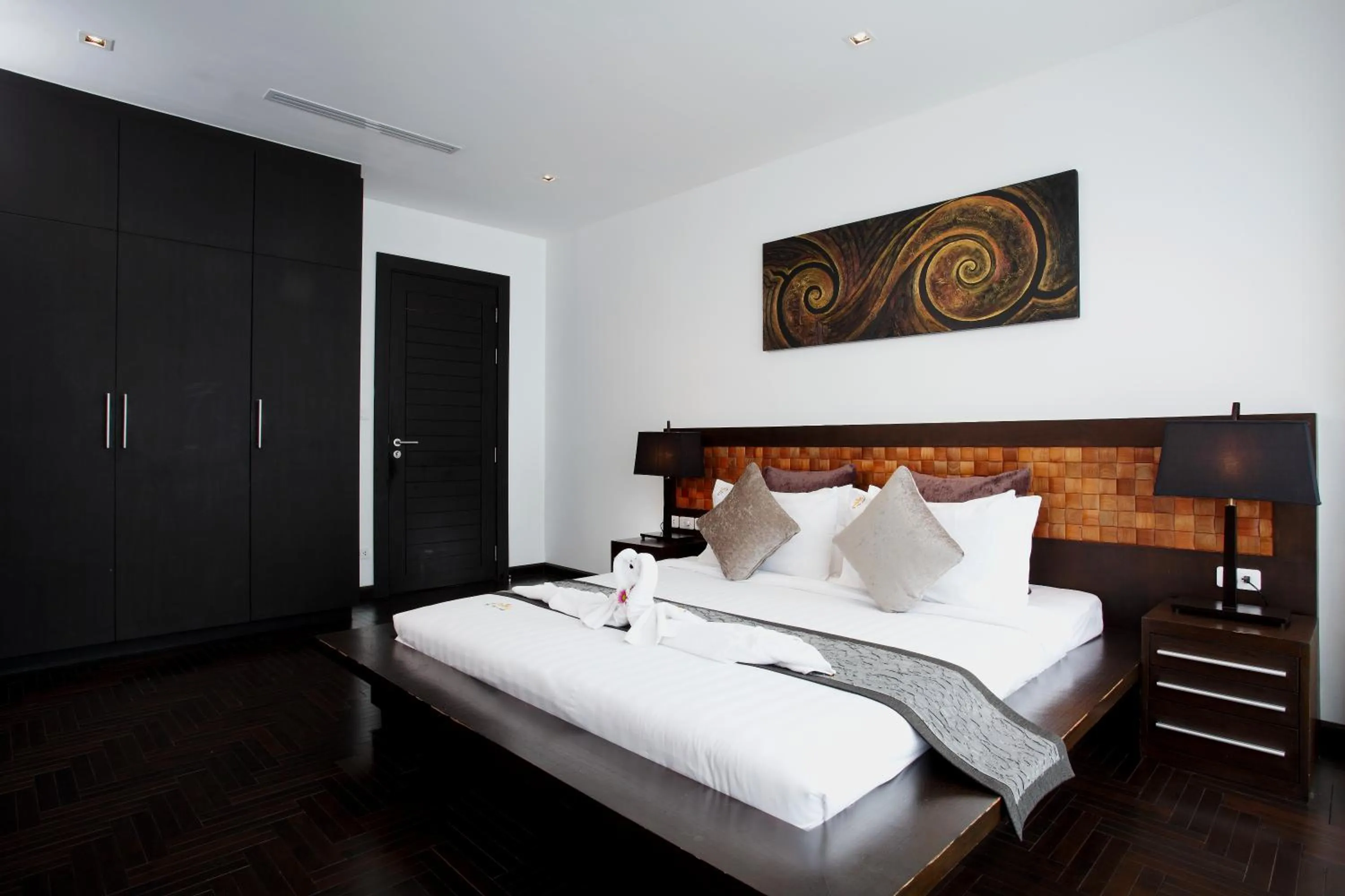 Bed in By The Lake Villas