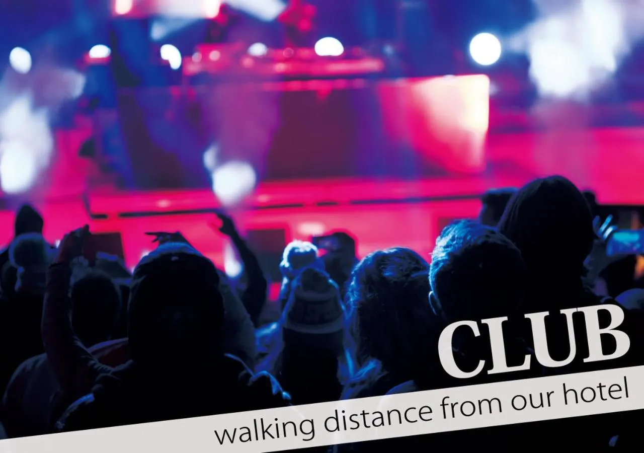 Text overlay in Hotel Rocks